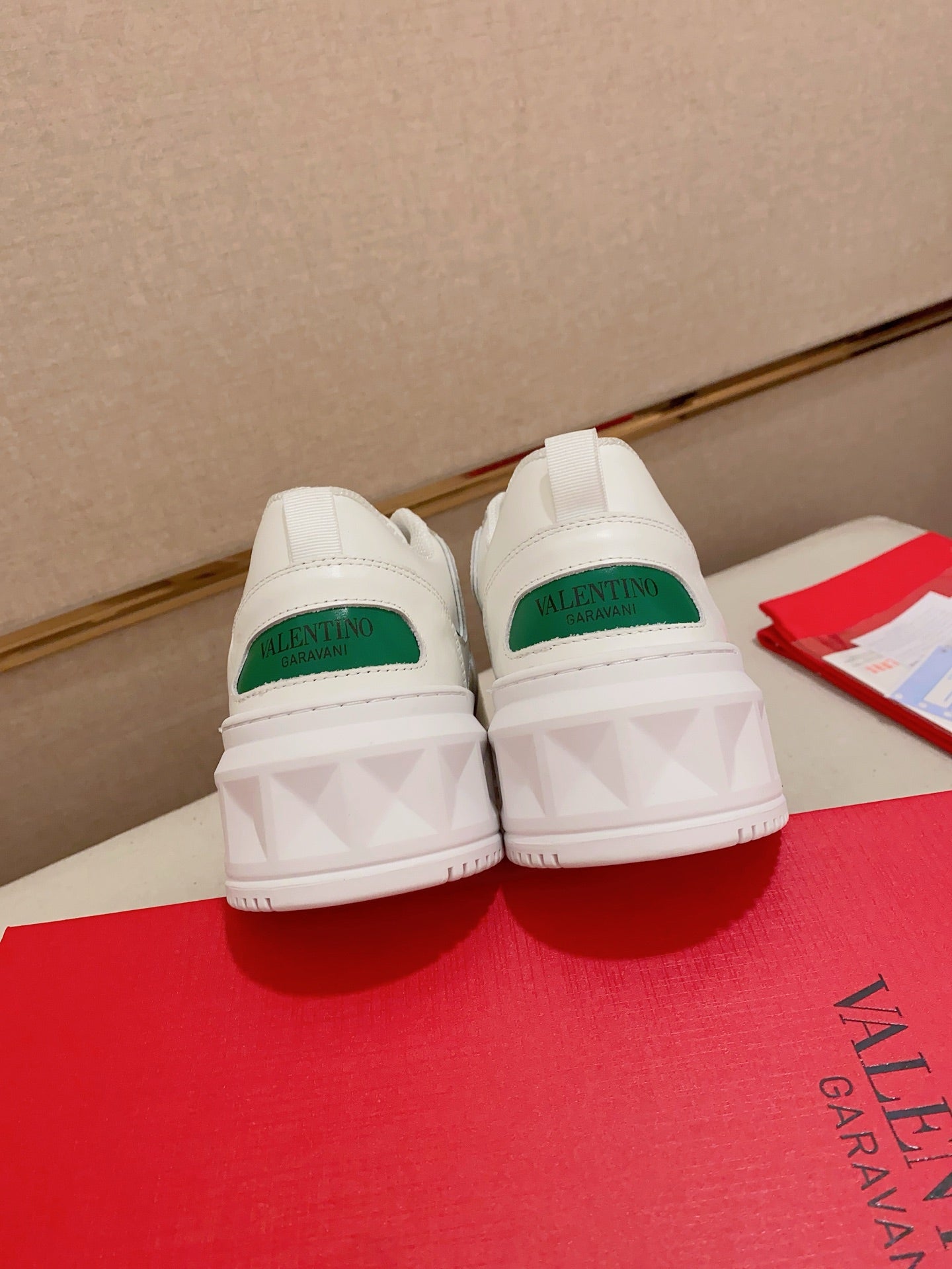 LuxluxHouse Best Quality Shoes Valentino