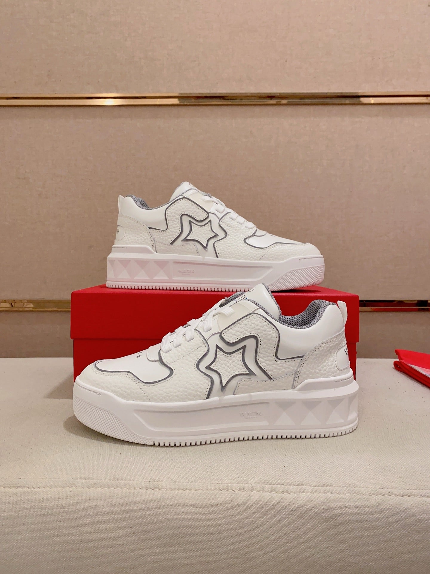 LuxluxHouse Best Quality Shoes Valentino