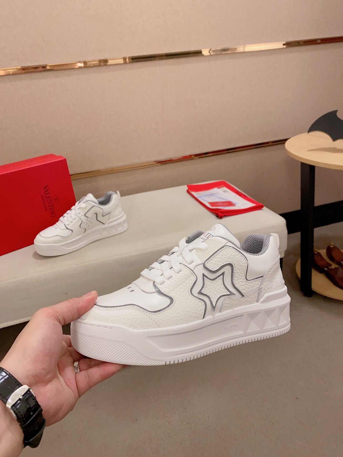 LuxluxHouse Best Quality Shoes Valentino