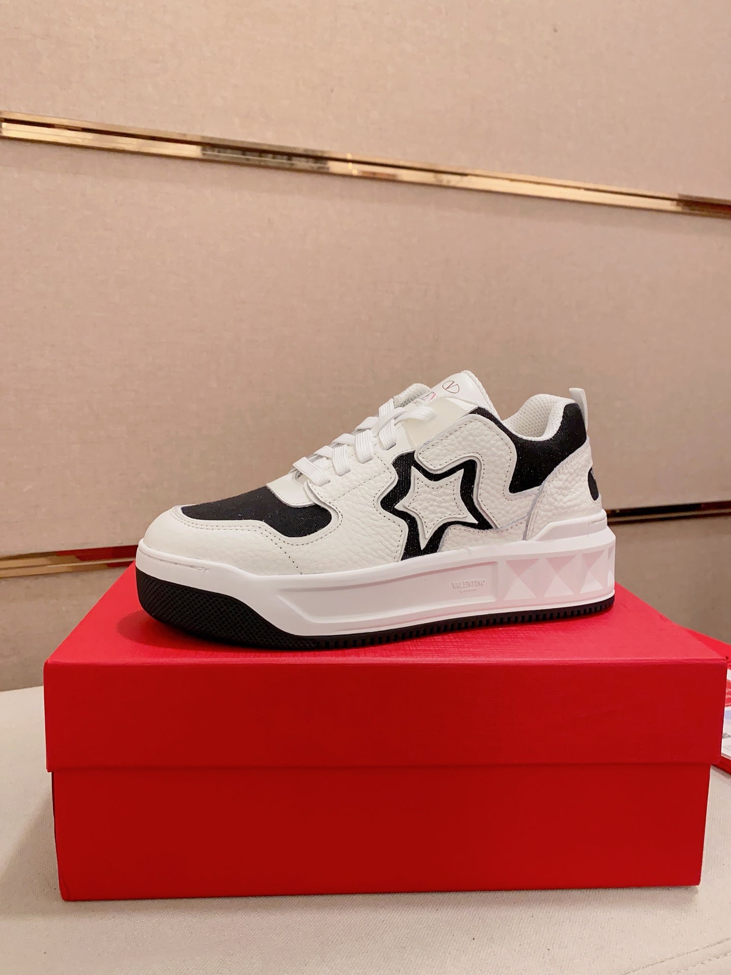 LuxluxHouse Best Quality Shoes Valentino