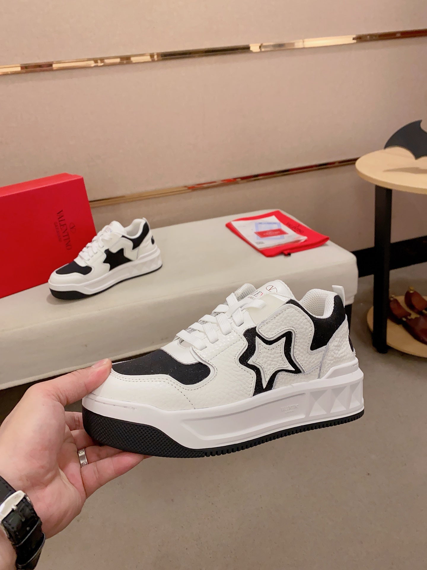 LuxluxHouse Best Quality Shoes Valentino