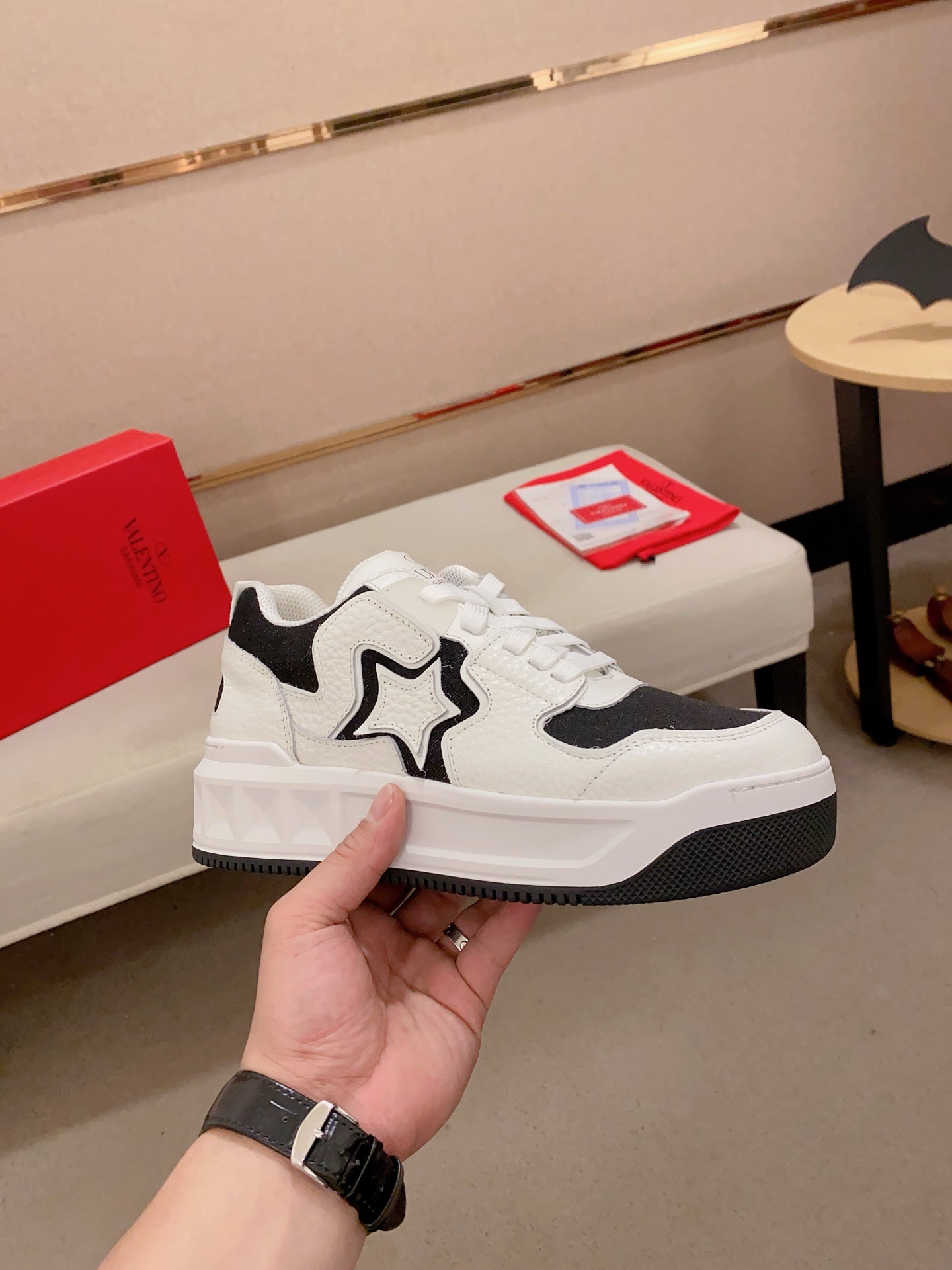 LuxluxHouse Best Quality Shoes Valentino