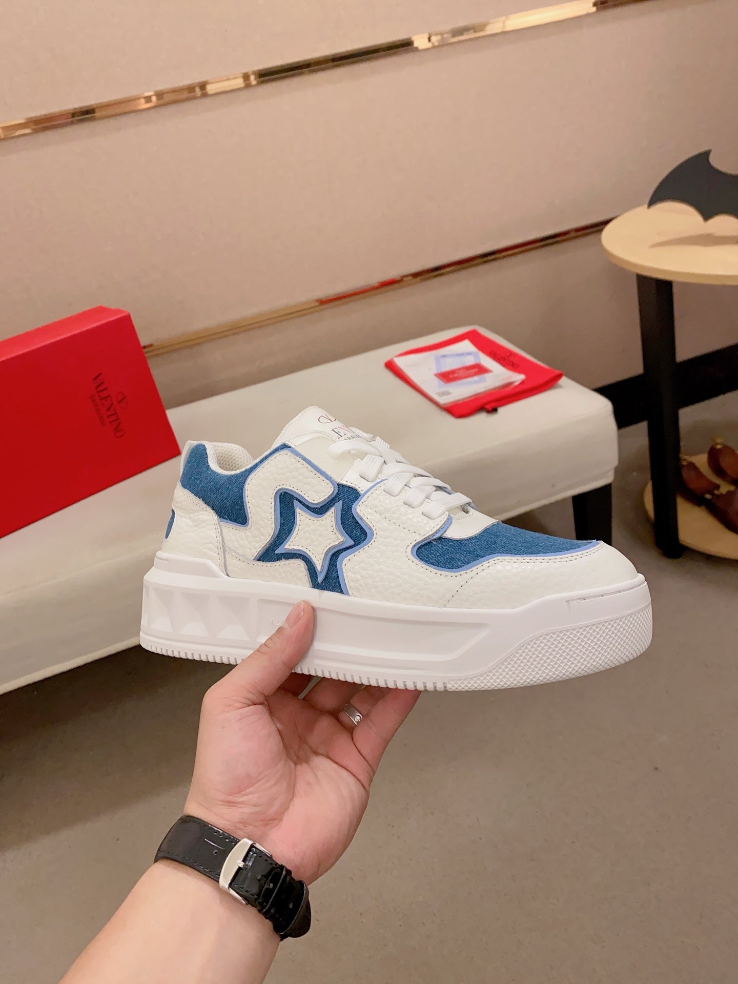 LuxluxHouse Best Quality Shoes Valentino