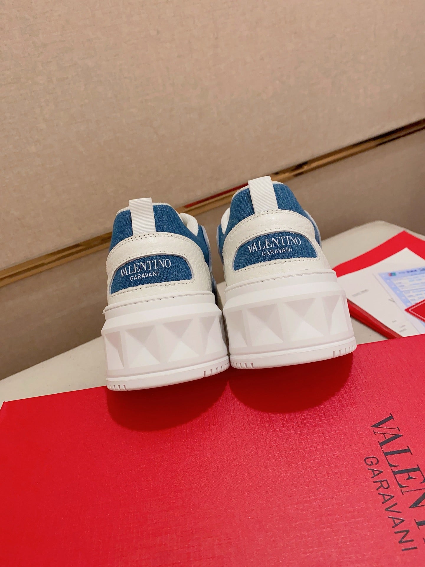 LuxluxHouse Best Quality Shoes Valentino