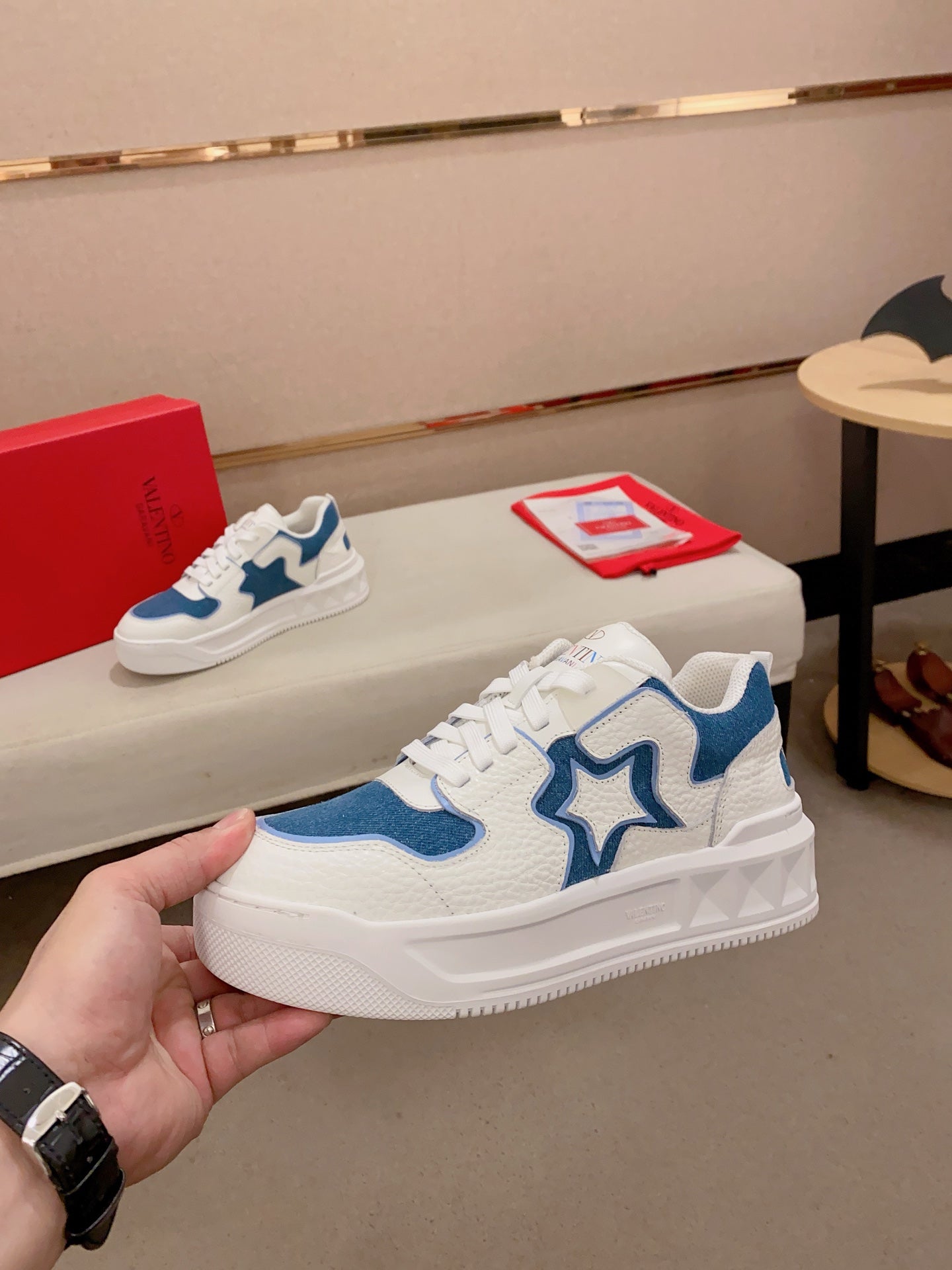 LuxluxHouse Best Quality Shoes Valentino