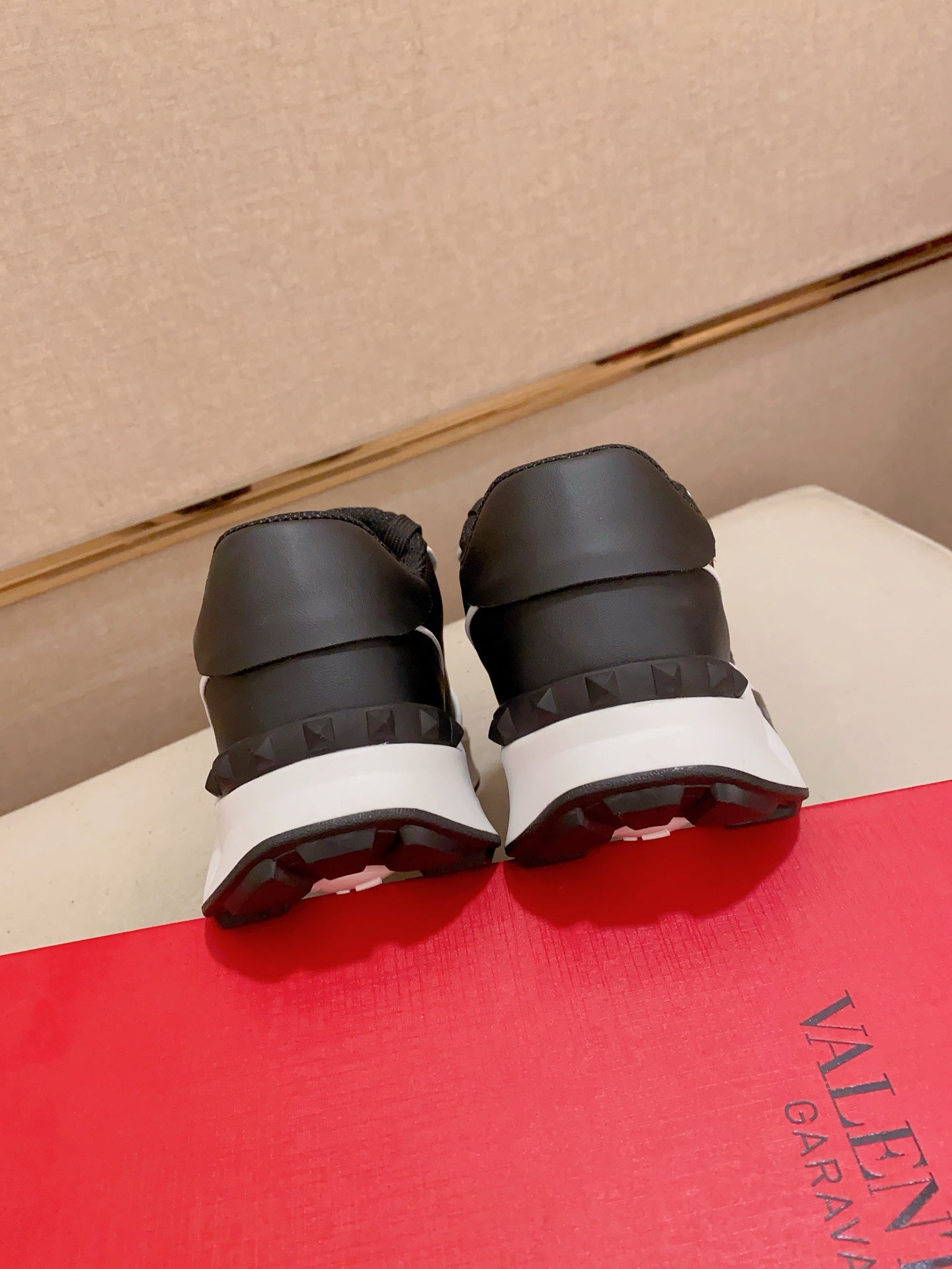 LuxluxHouse Best Quality Shoes Valentino