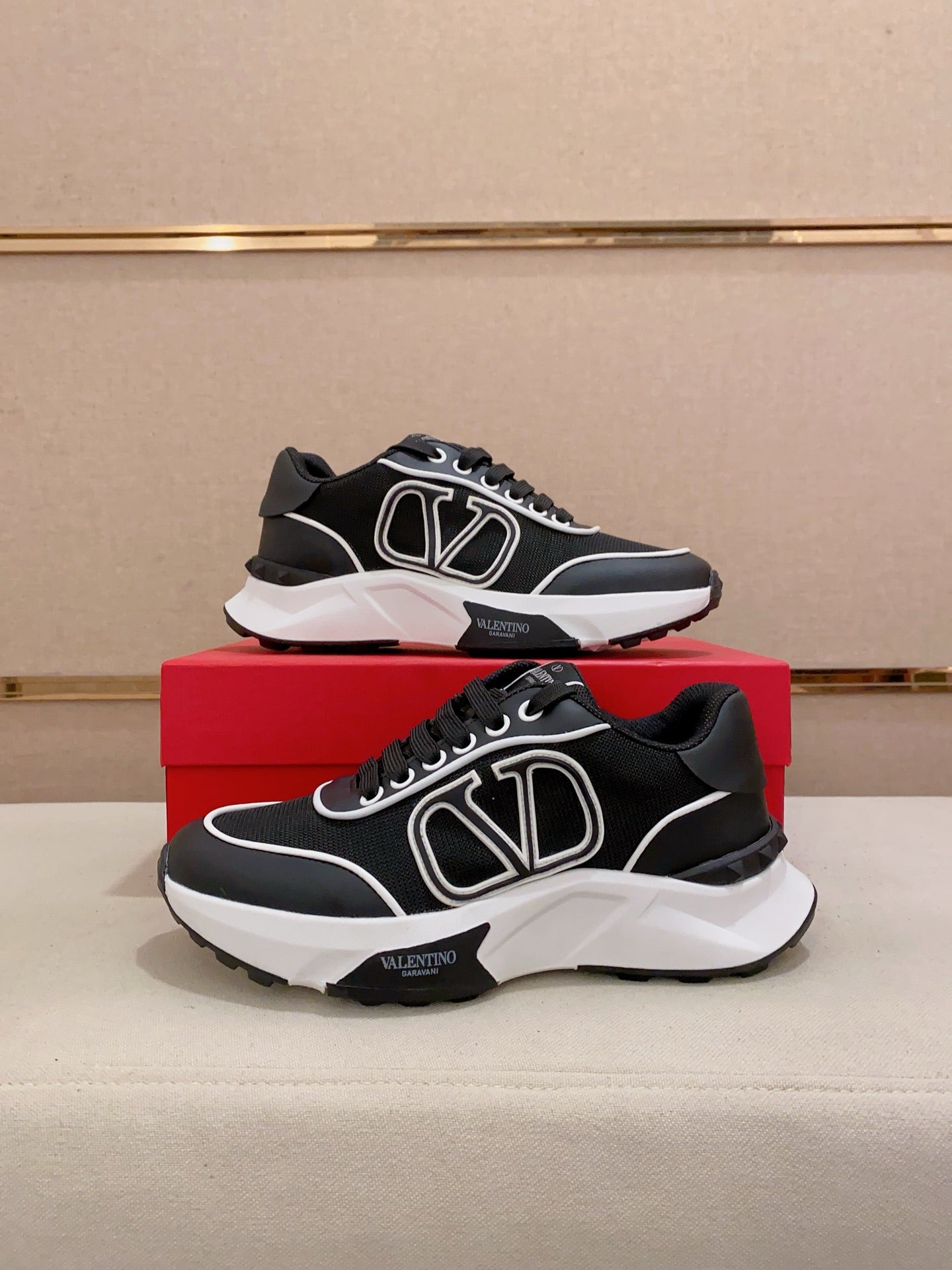LuxluxHouse Best Quality Shoes Valentino