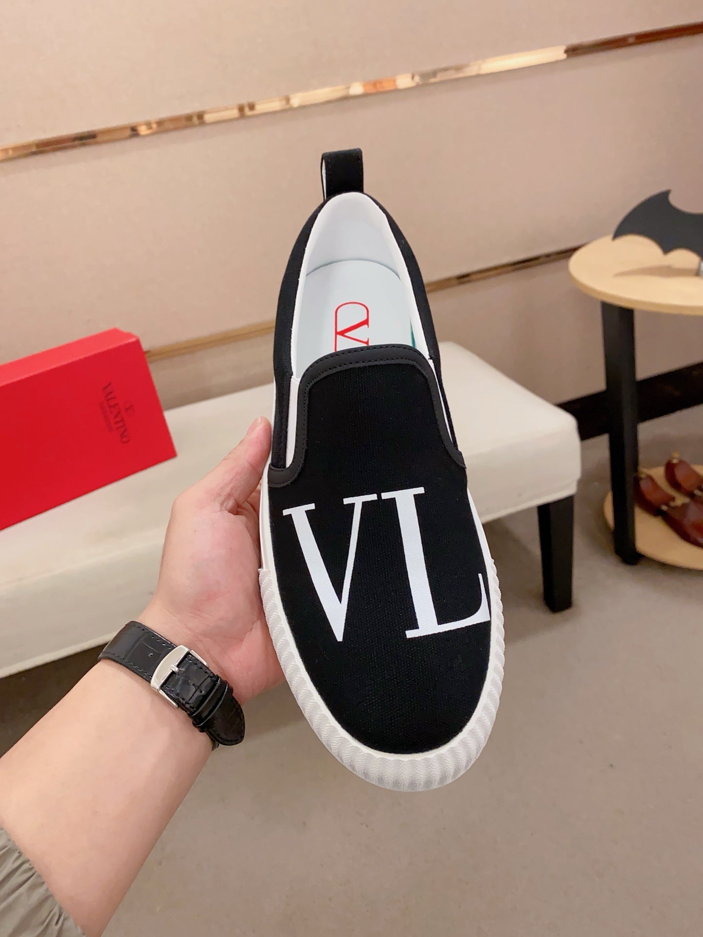 LuxluxHouse Best Quality Shoes Valentino