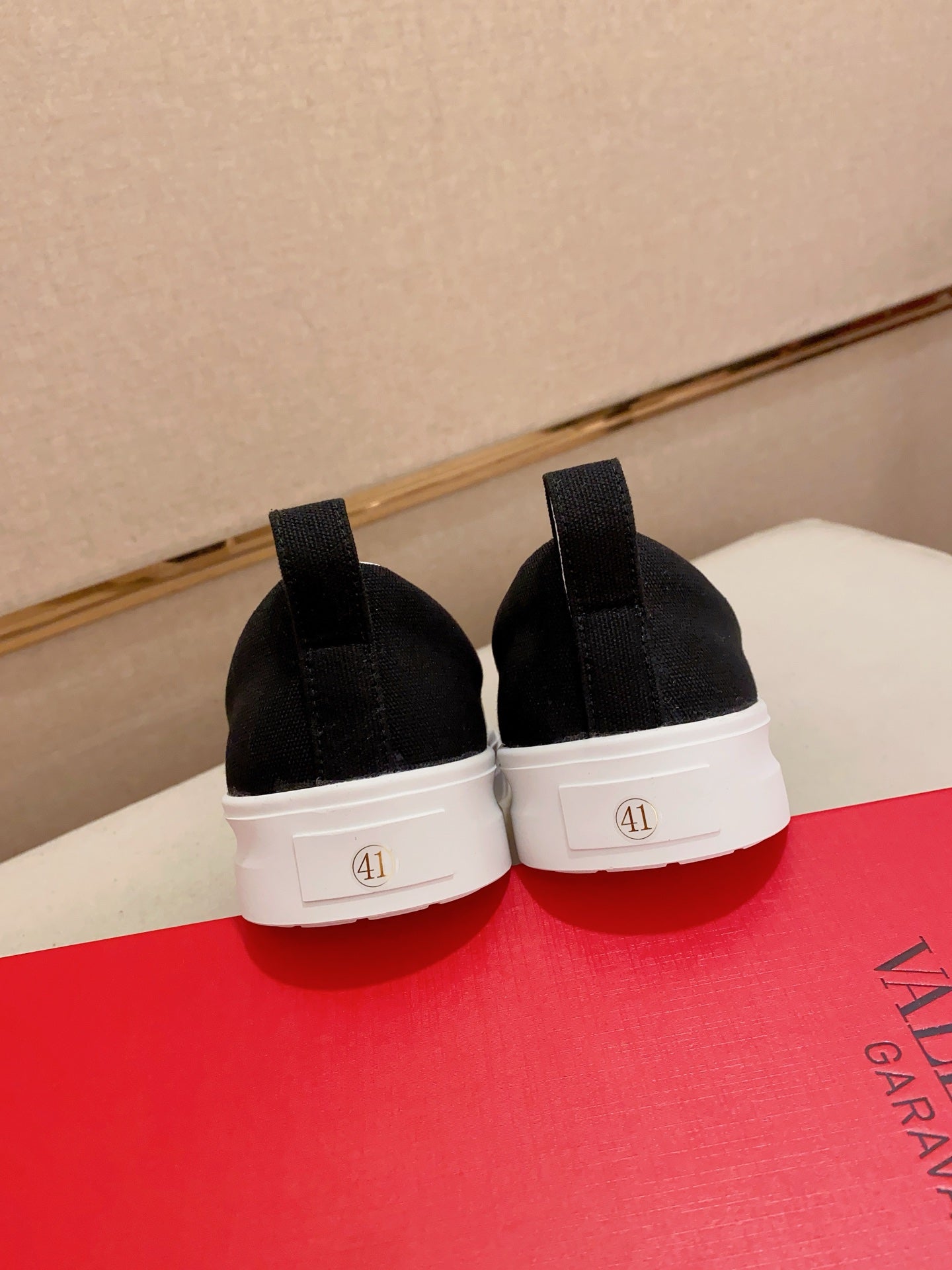 LuxluxHouse Best Quality Shoes Valentino