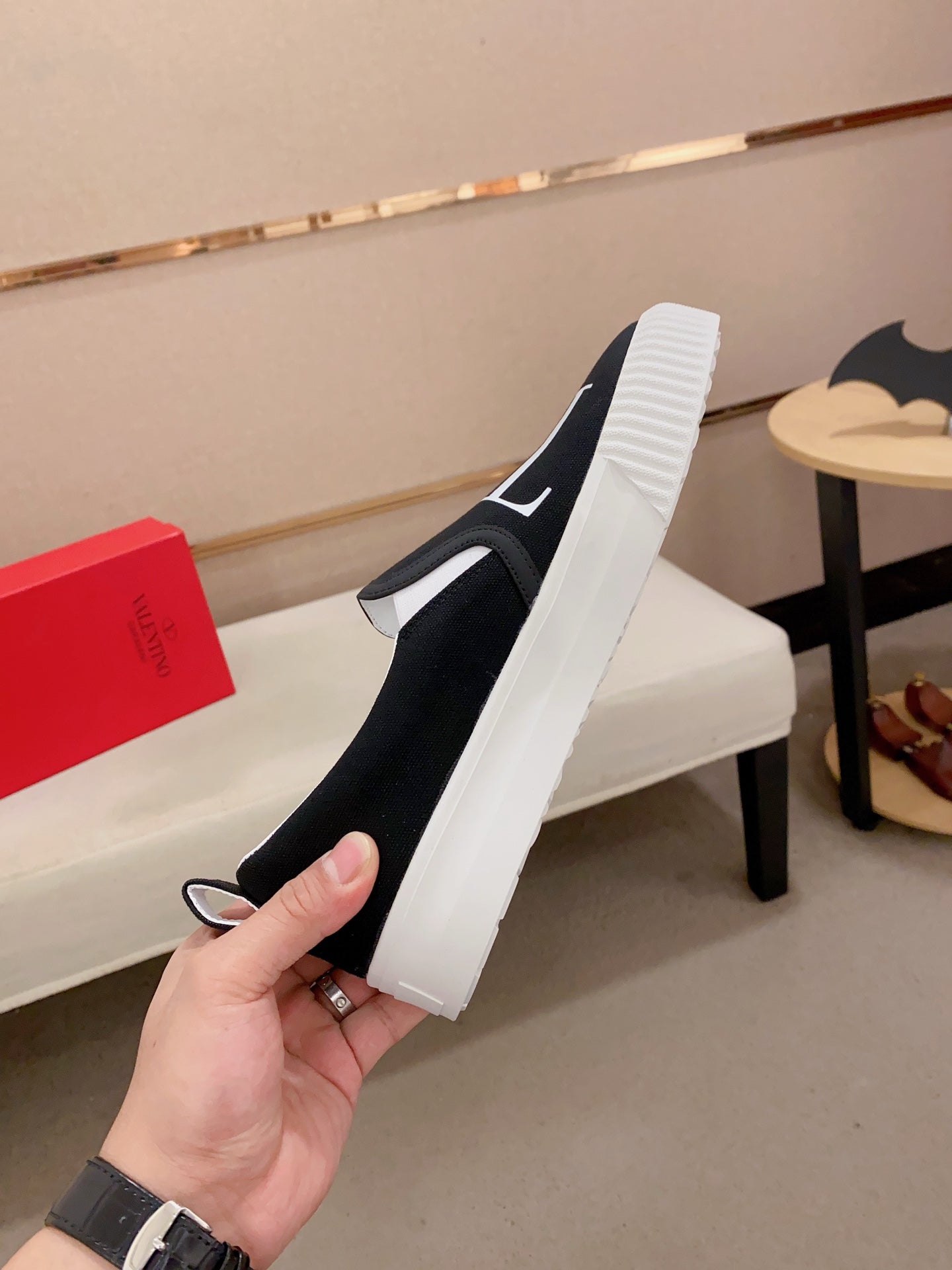 LuxluxHouse Best Quality Shoes Valentino
