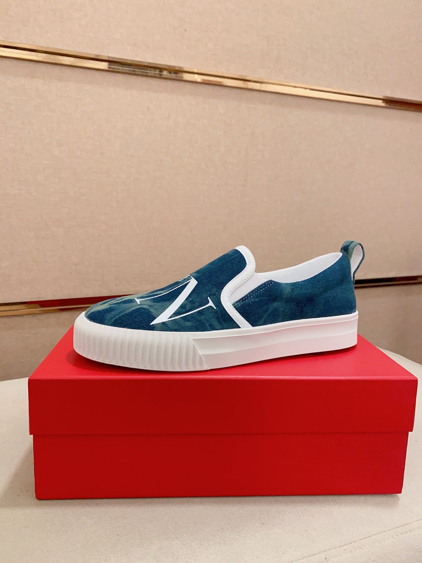 LuxluxHouse Best Quality Shoes Valentino