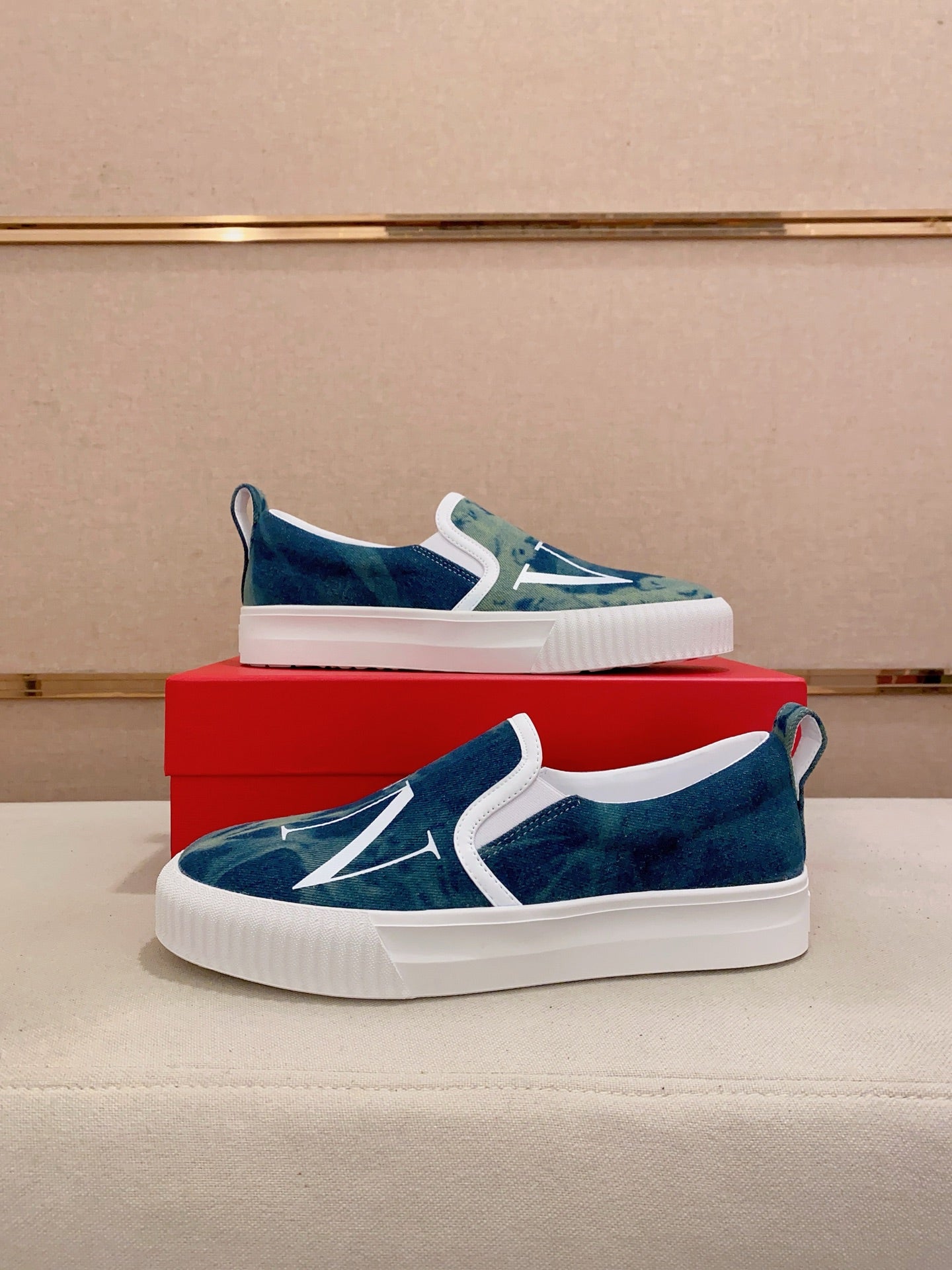 LuxluxHouse Best Quality Shoes Valentino