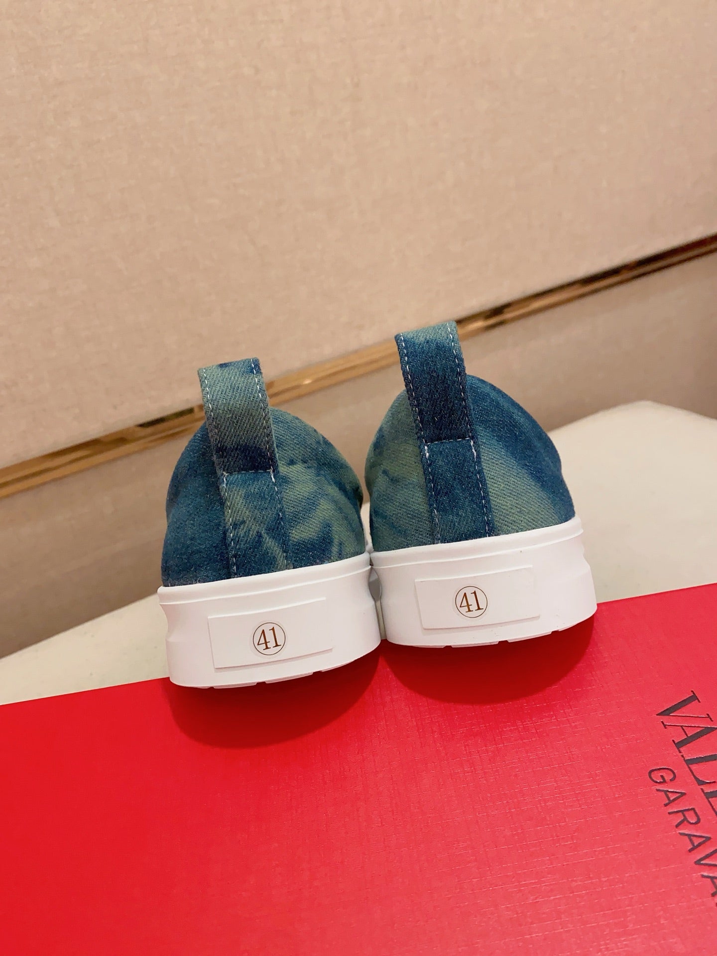 LuxluxHouse Best Quality Shoes Valentino