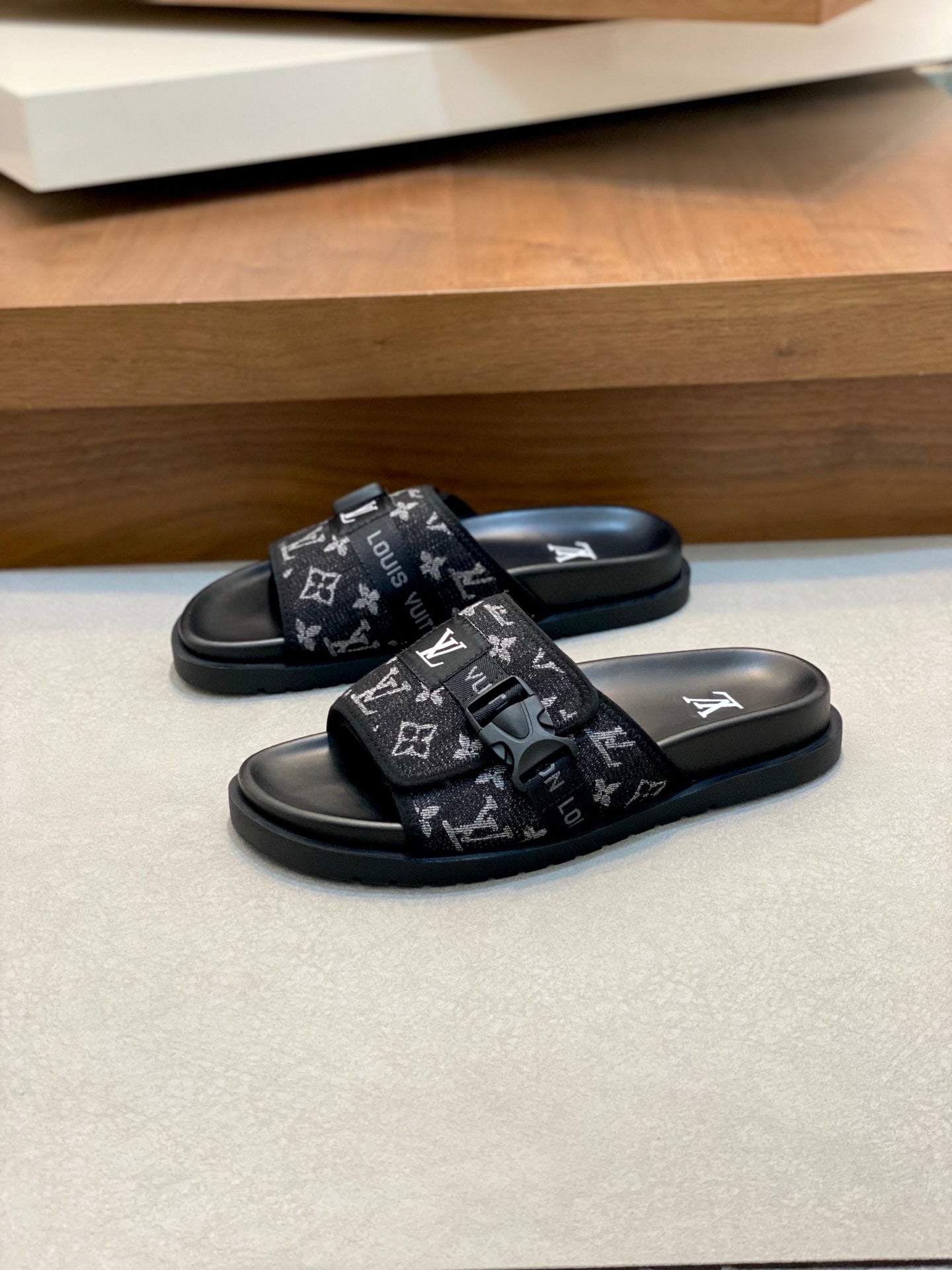 LuxluxHouse Best Quality Sandals Louis Vuitton