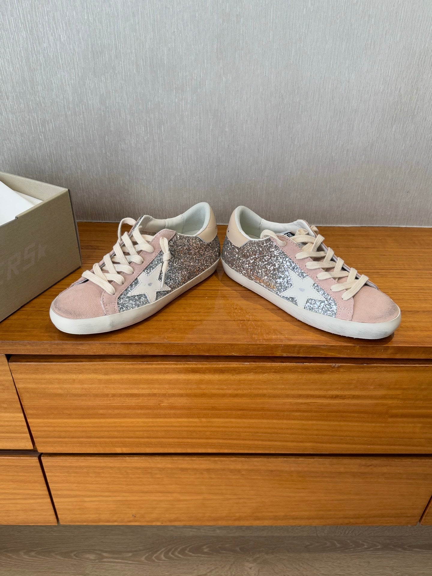 LuxluxHouse Best Quality Shoes Golden Goose