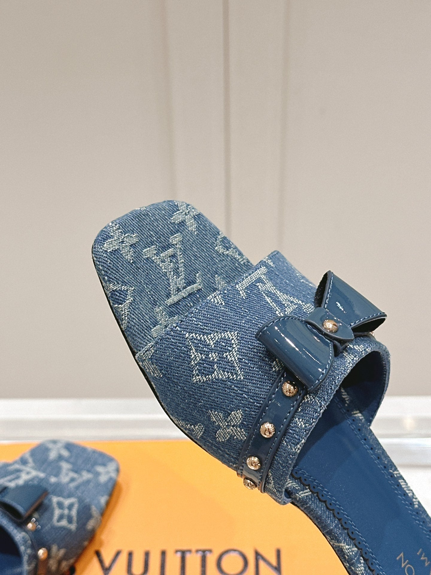 LuxluxHouse Best Quality Women Shoes Louis Vuitton