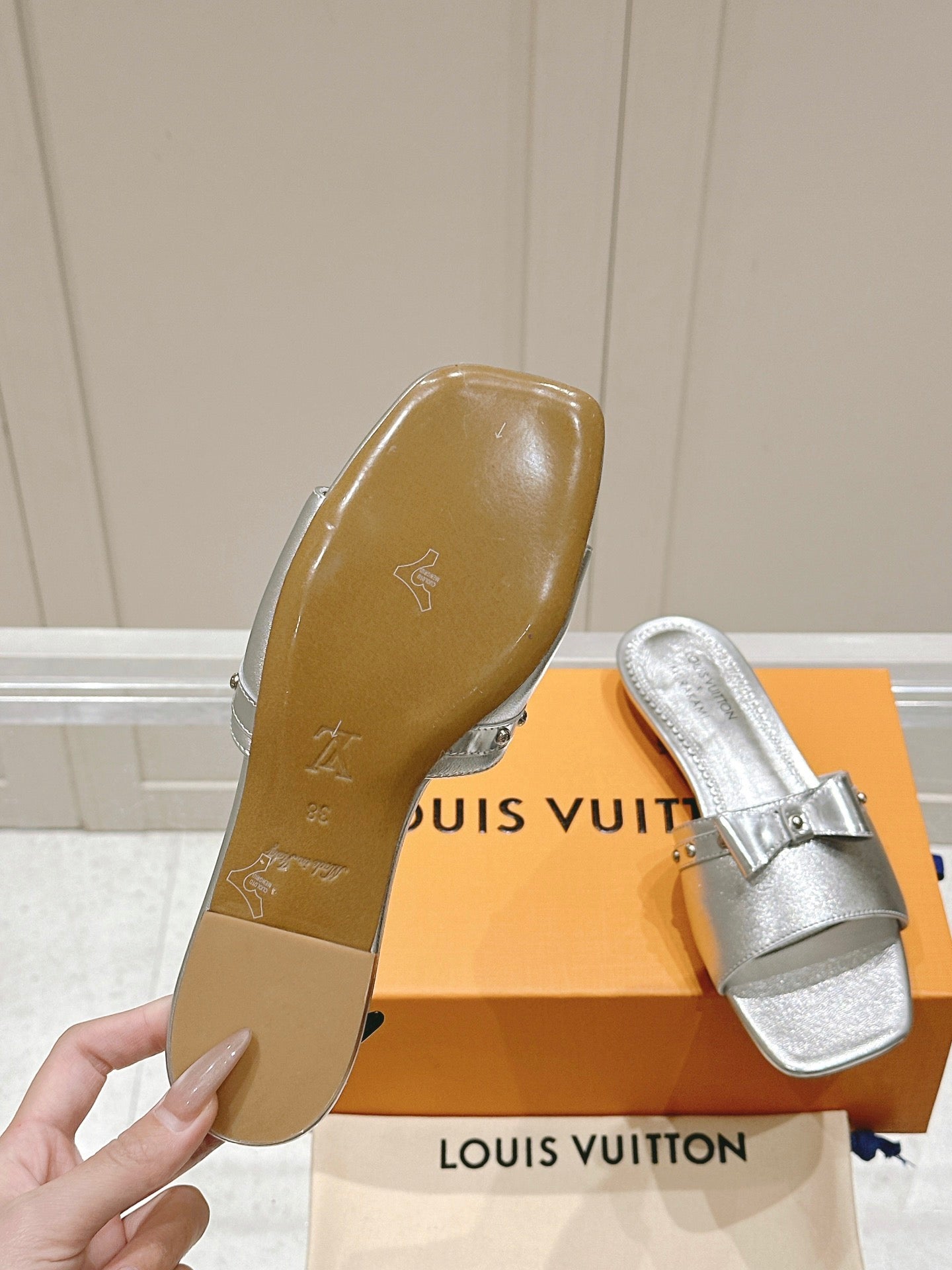 LuxluxHouse Best Quality Women Shoes Louis Vuitton