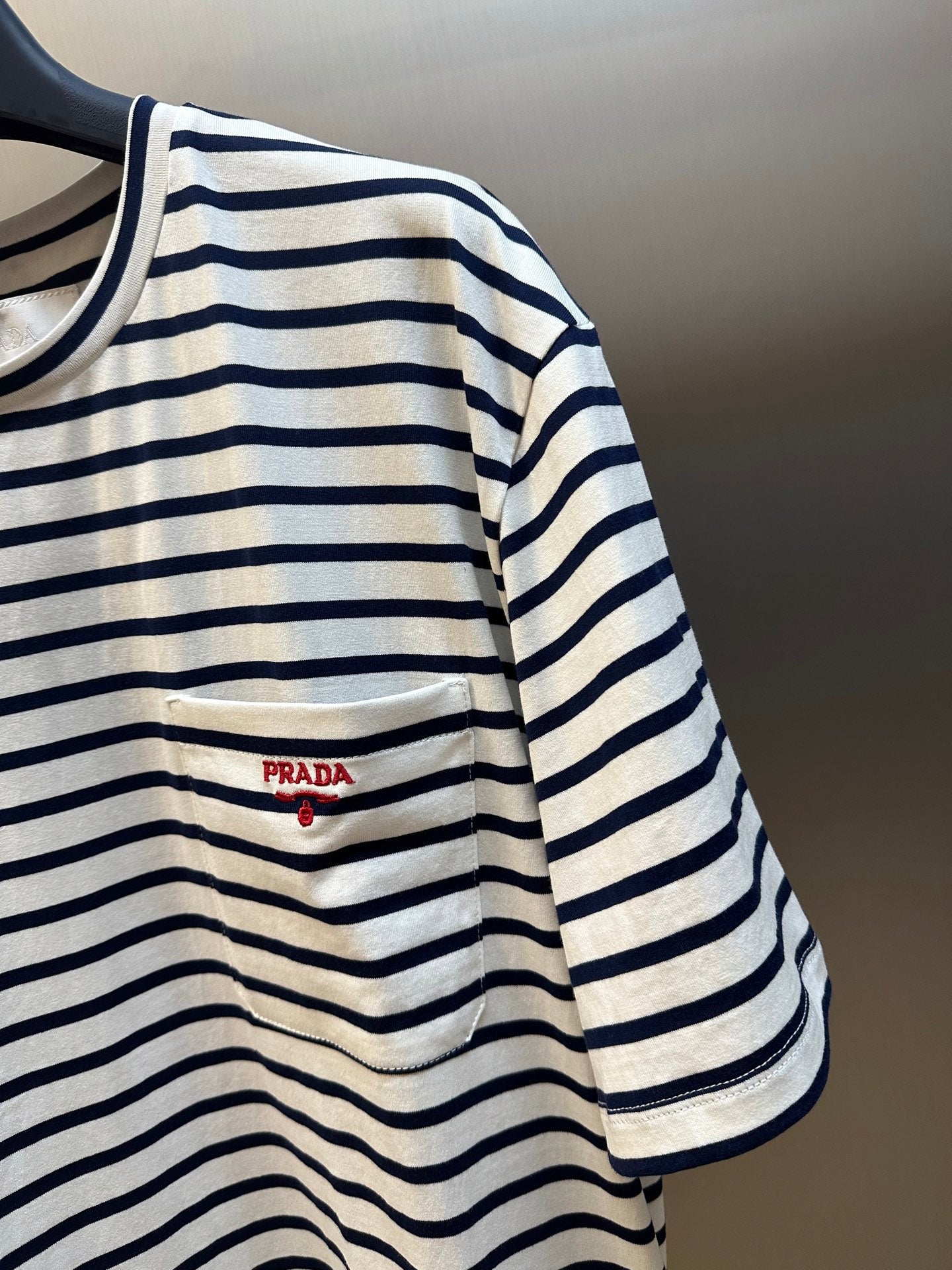 LuxluxHouse Best Quality Clothes T-shirt Prada