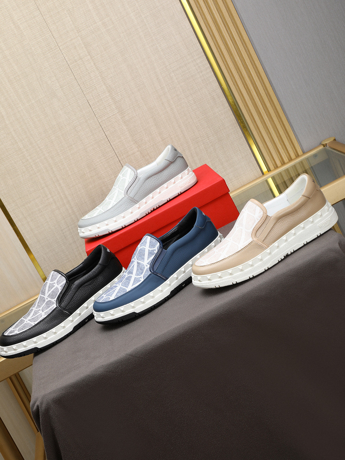 LuxluxHouse Best Quality Shoes Valentino