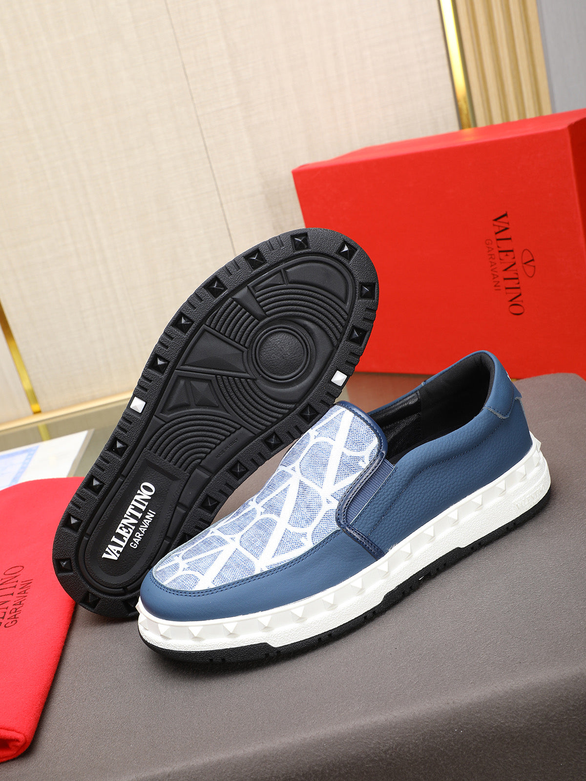 LuxluxHouse Best Quality Shoes Valentino