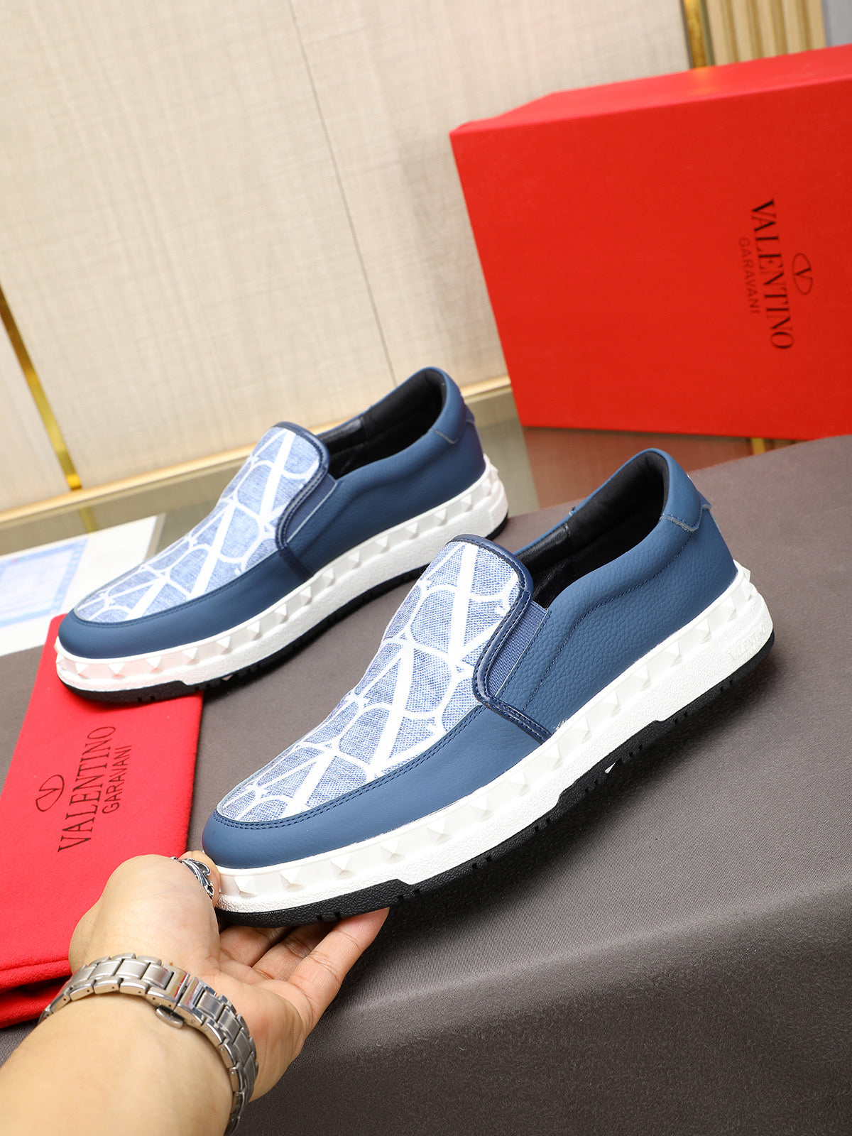 LuxluxHouse Best Quality Shoes Valentino