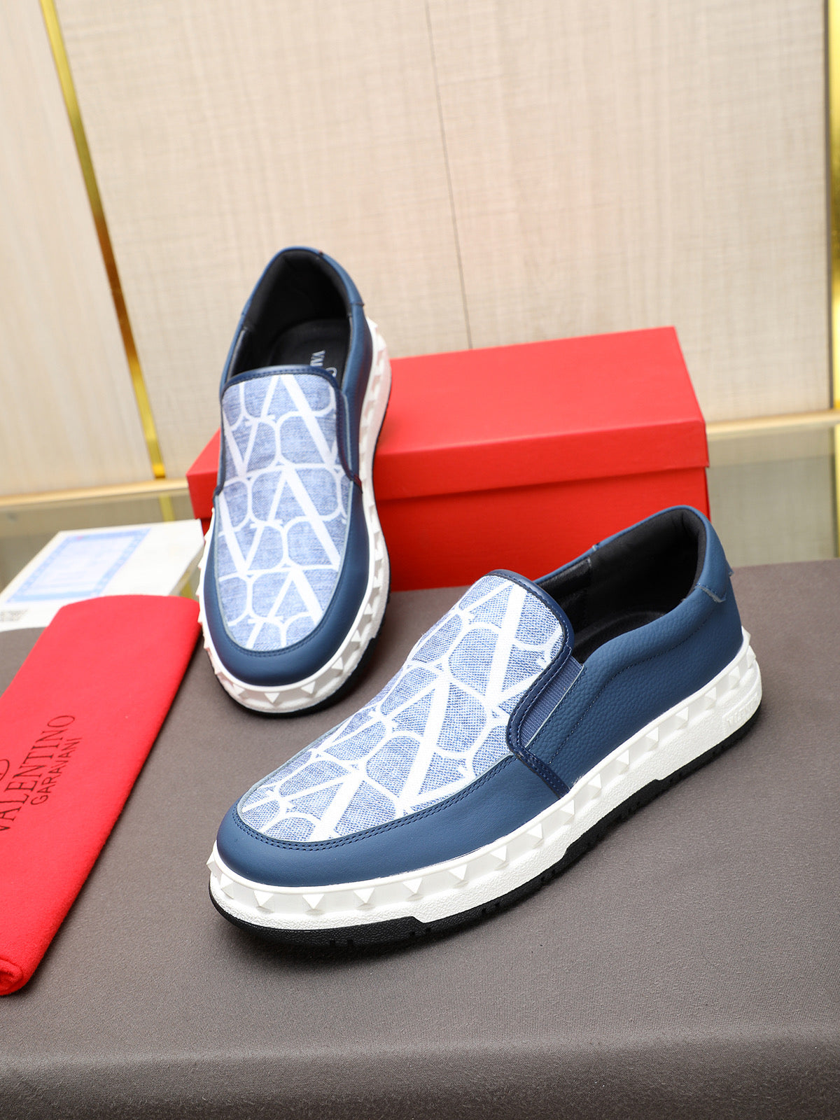LuxluxHouse Best Quality Shoes Valentino