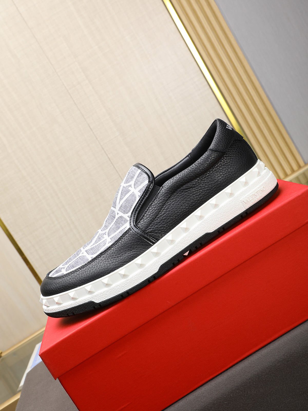 LuxluxHouse Best Quality Shoes Valentino