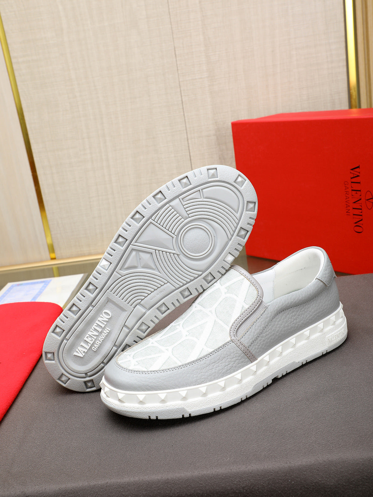 LuxluxHouse Best Quality Shoes Valentino