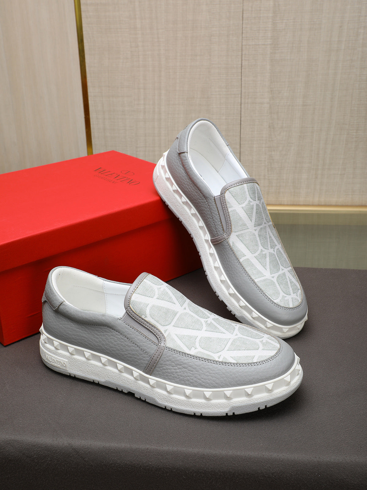 LuxluxHouse Best Quality Shoes Valentino