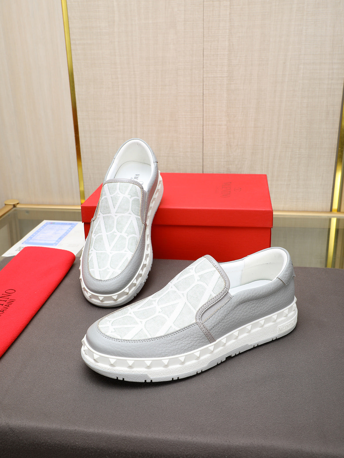 LuxluxHouse Best Quality Shoes Valentino