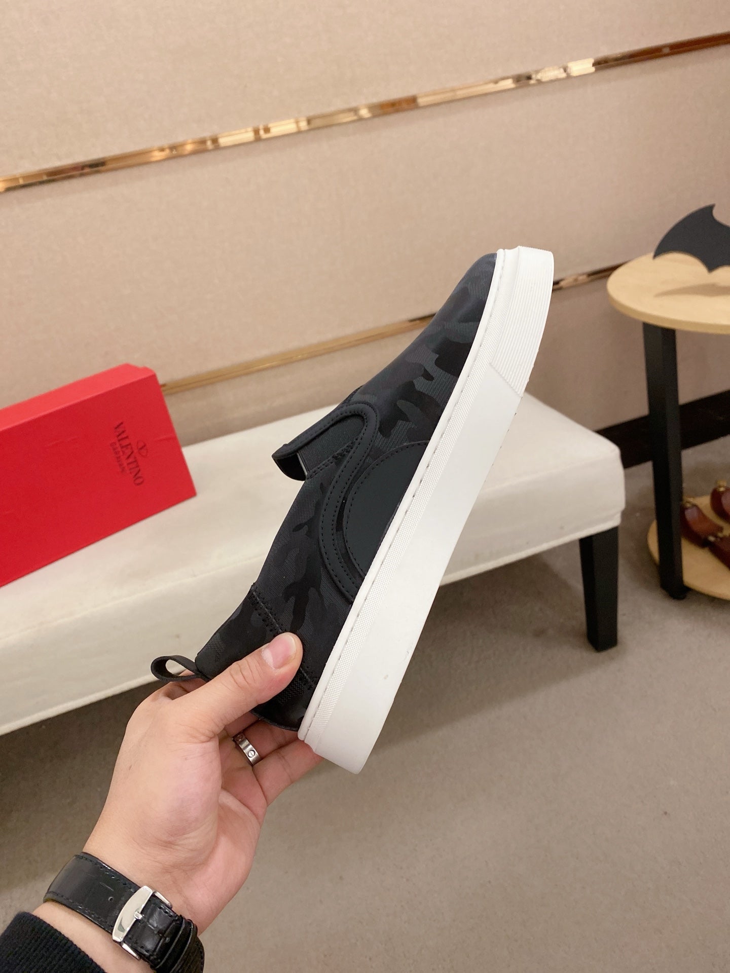 LuxluxHouse Best Quality Shoes Valentino