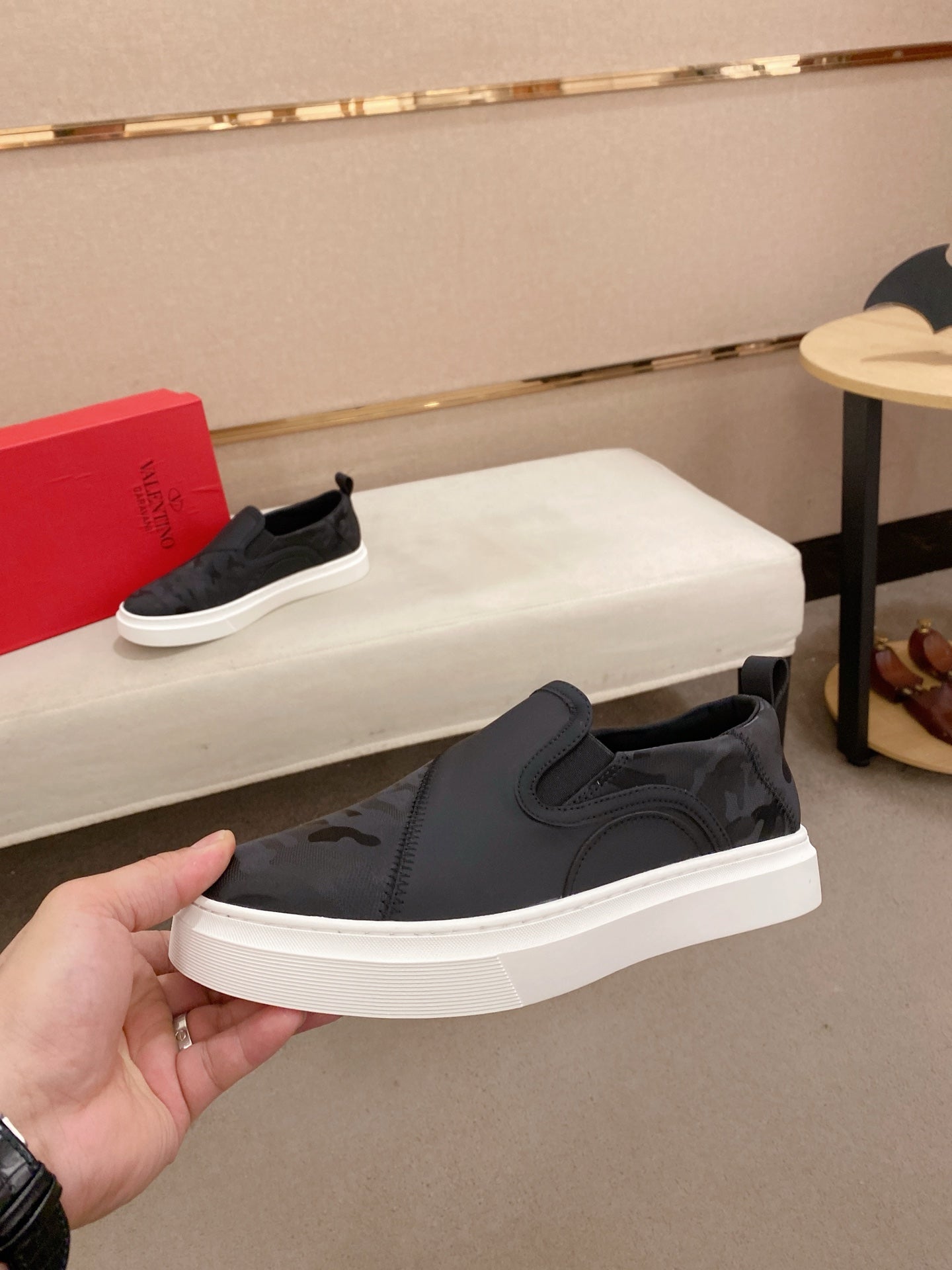 LuxluxHouse Best Quality Shoes Valentino