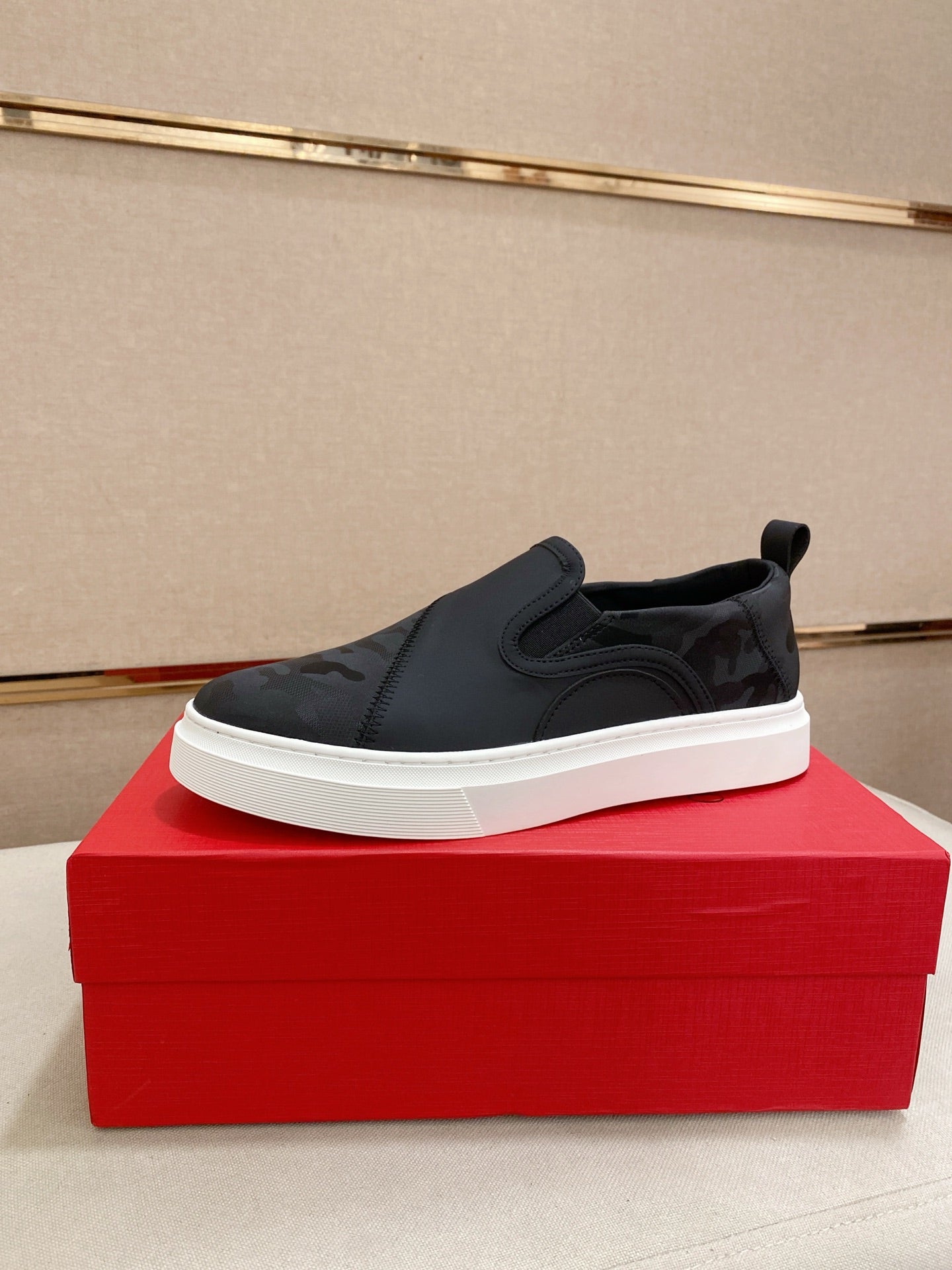 LuxluxHouse Best Quality Shoes Valentino