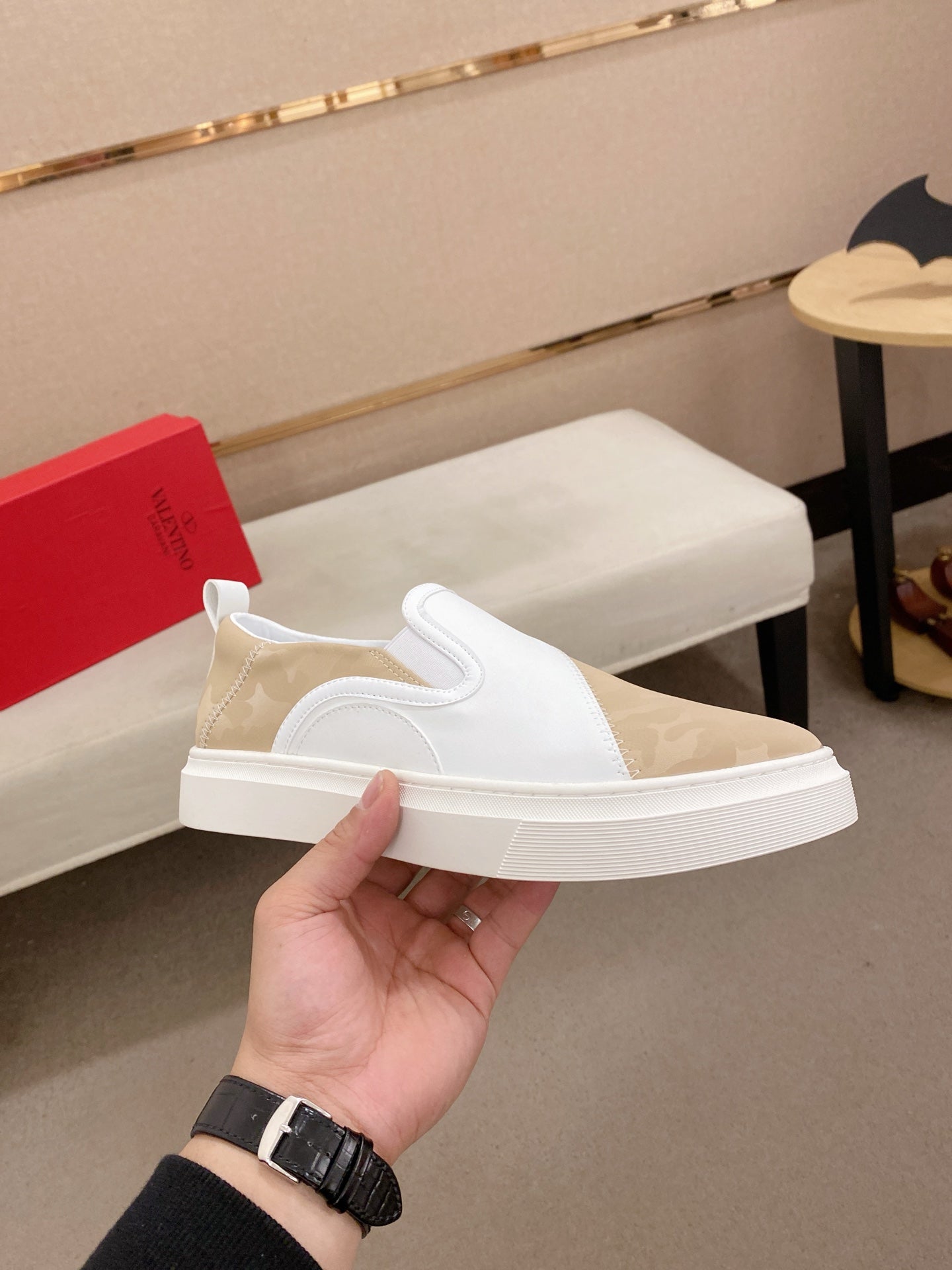 LuxluxHouse Best Quality Shoes Valentino