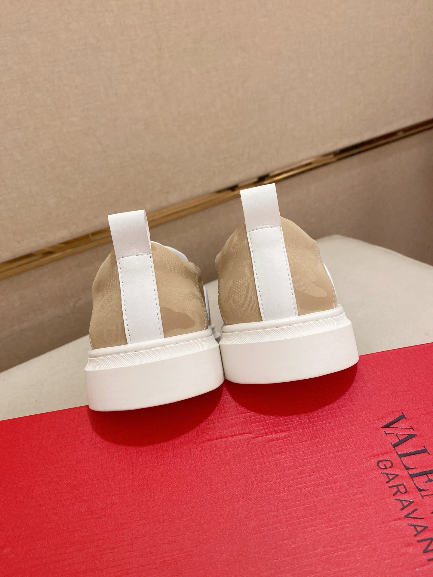 LuxluxHouse Best Quality Shoes Valentino