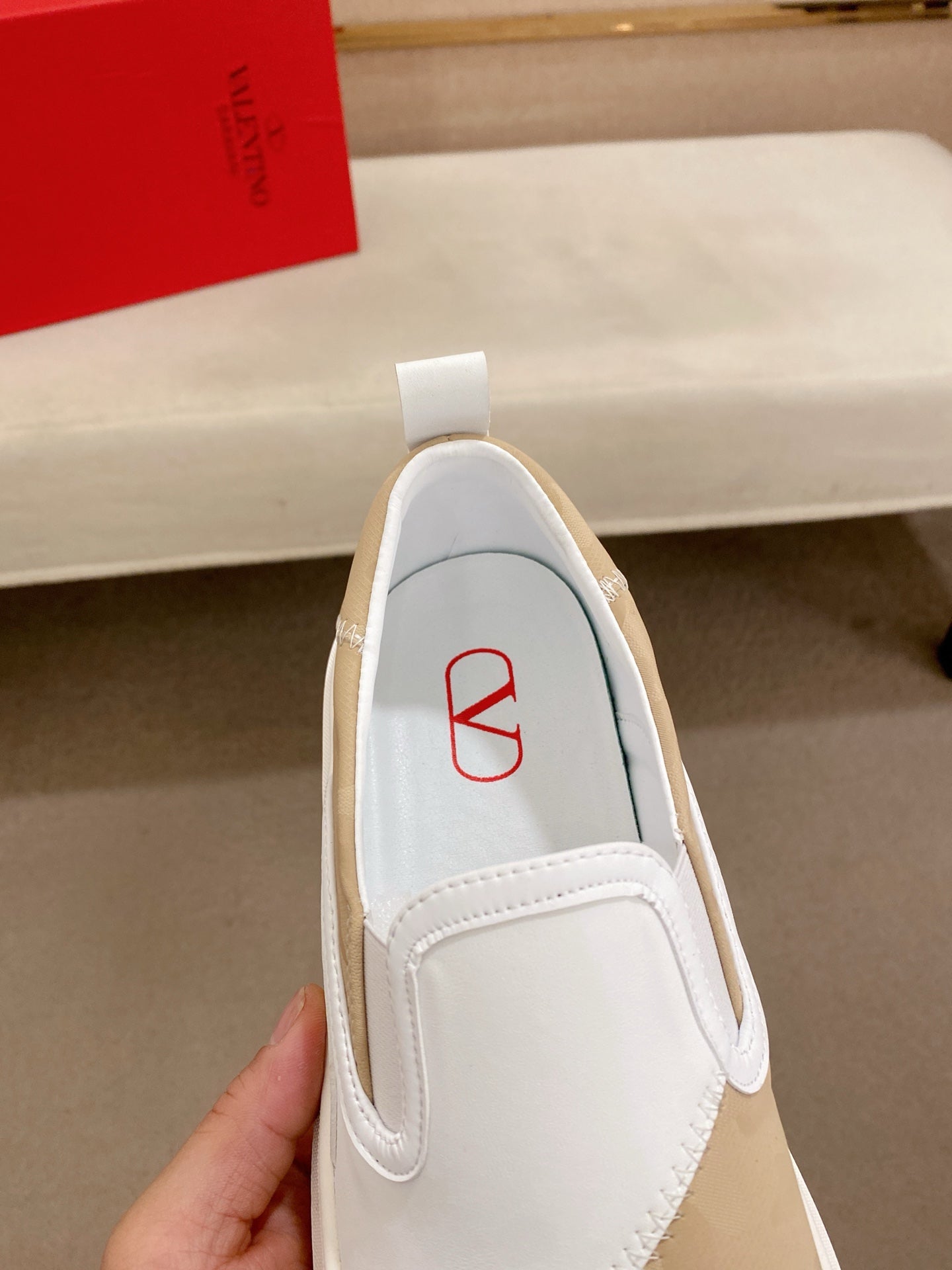 LuxluxHouse Best Quality Shoes Valentino