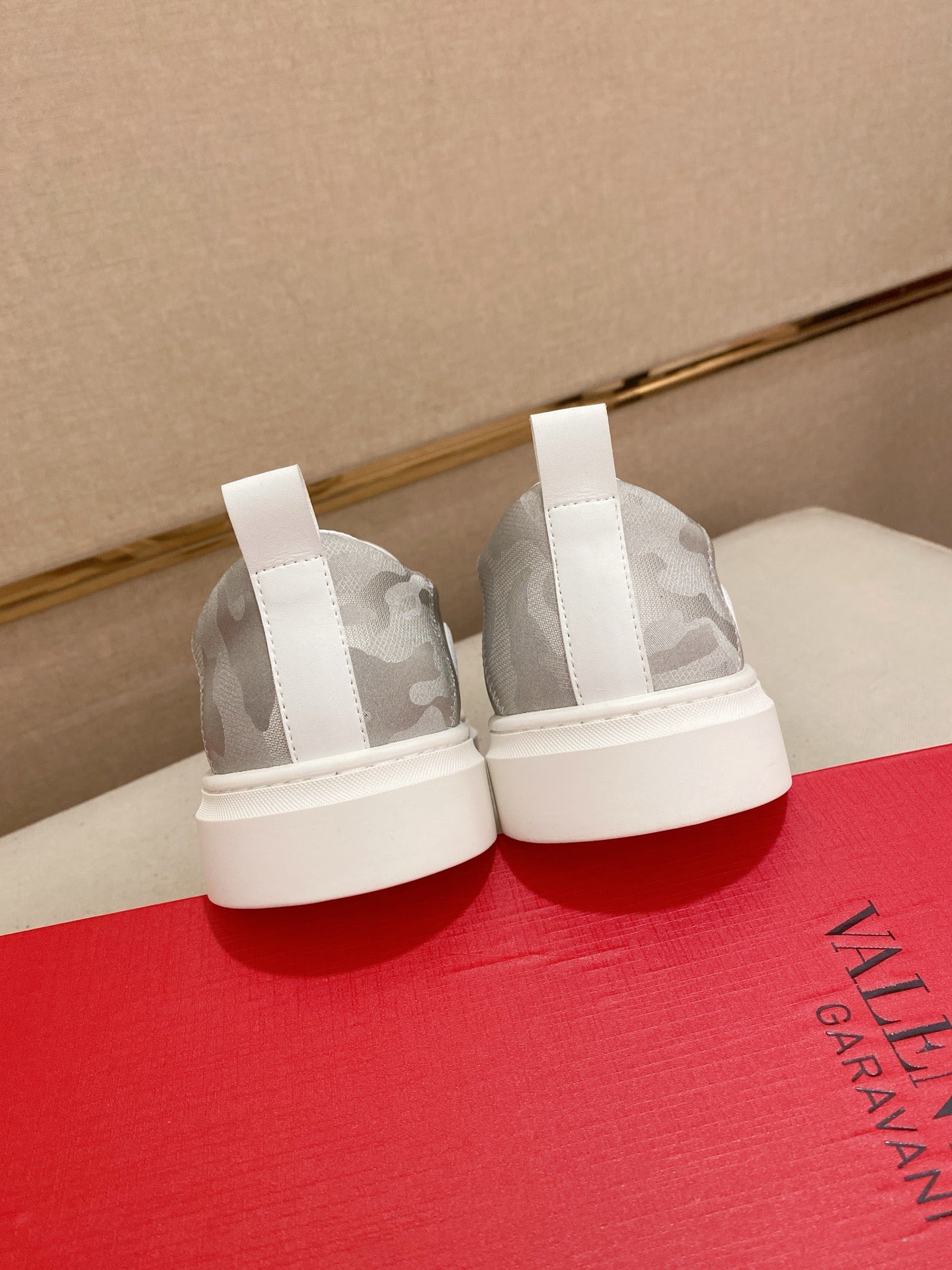 LuxluxHouse Best Quality Shoes Valentino