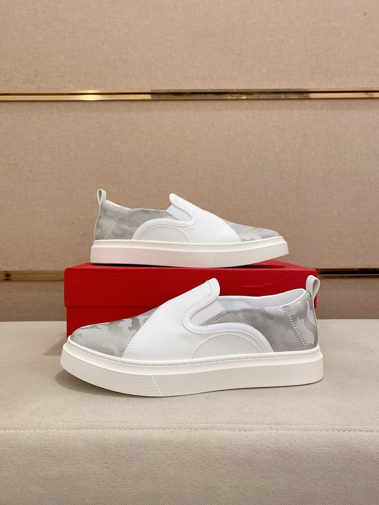 LuxluxHouse Best Quality Shoes Valentino