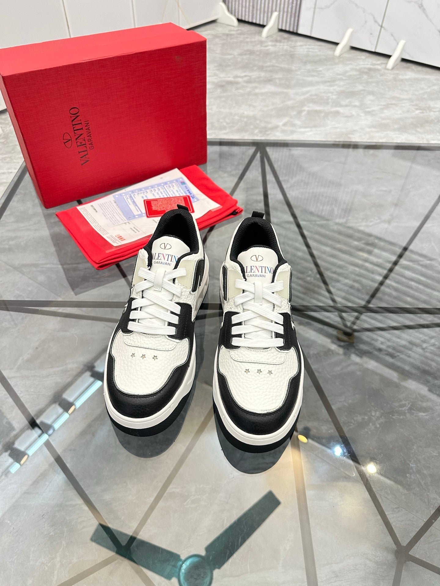 LuxluxHouse Best Quality Shoes Valentino