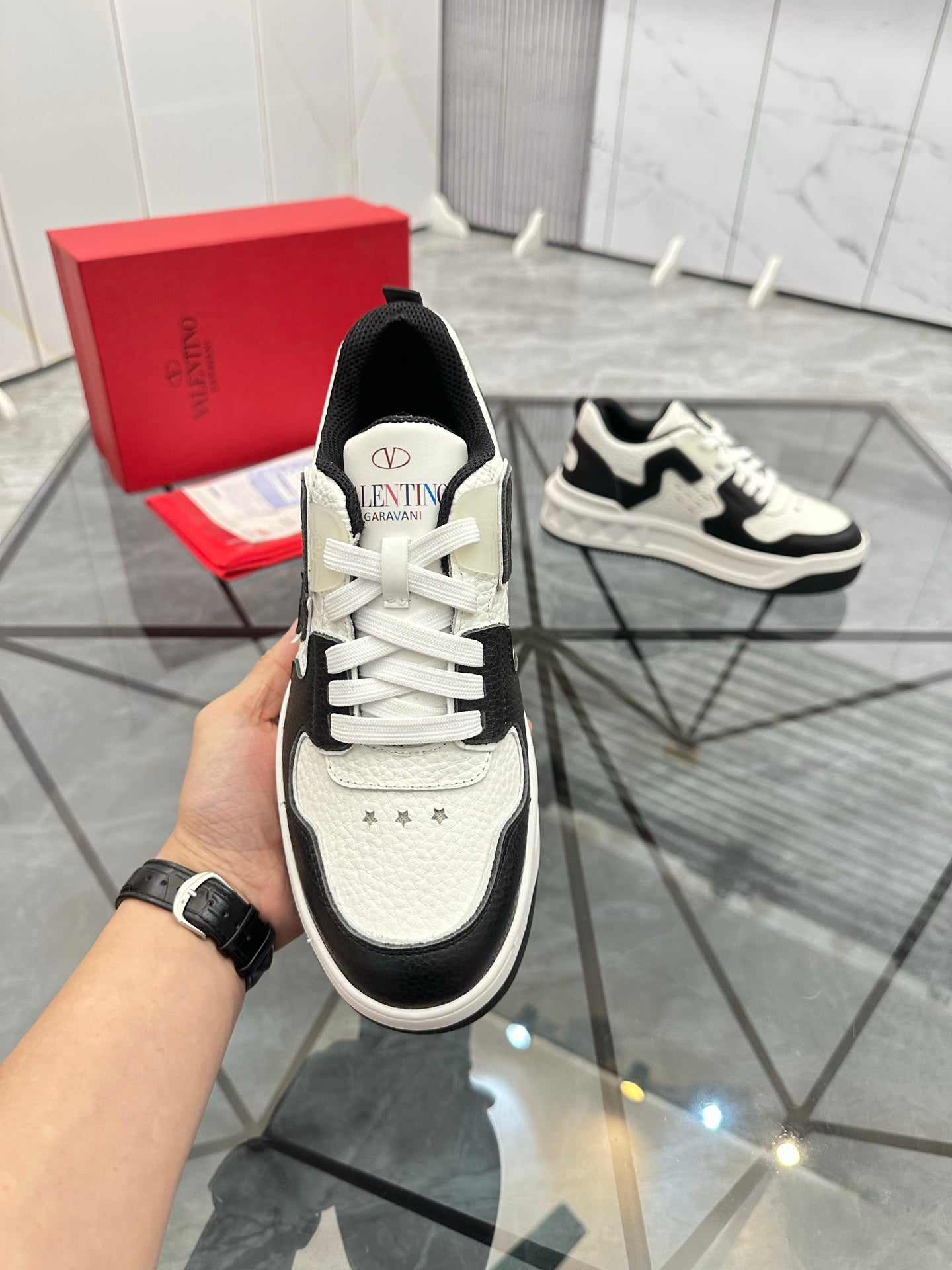 LuxluxHouse Best Quality Shoes Valentino