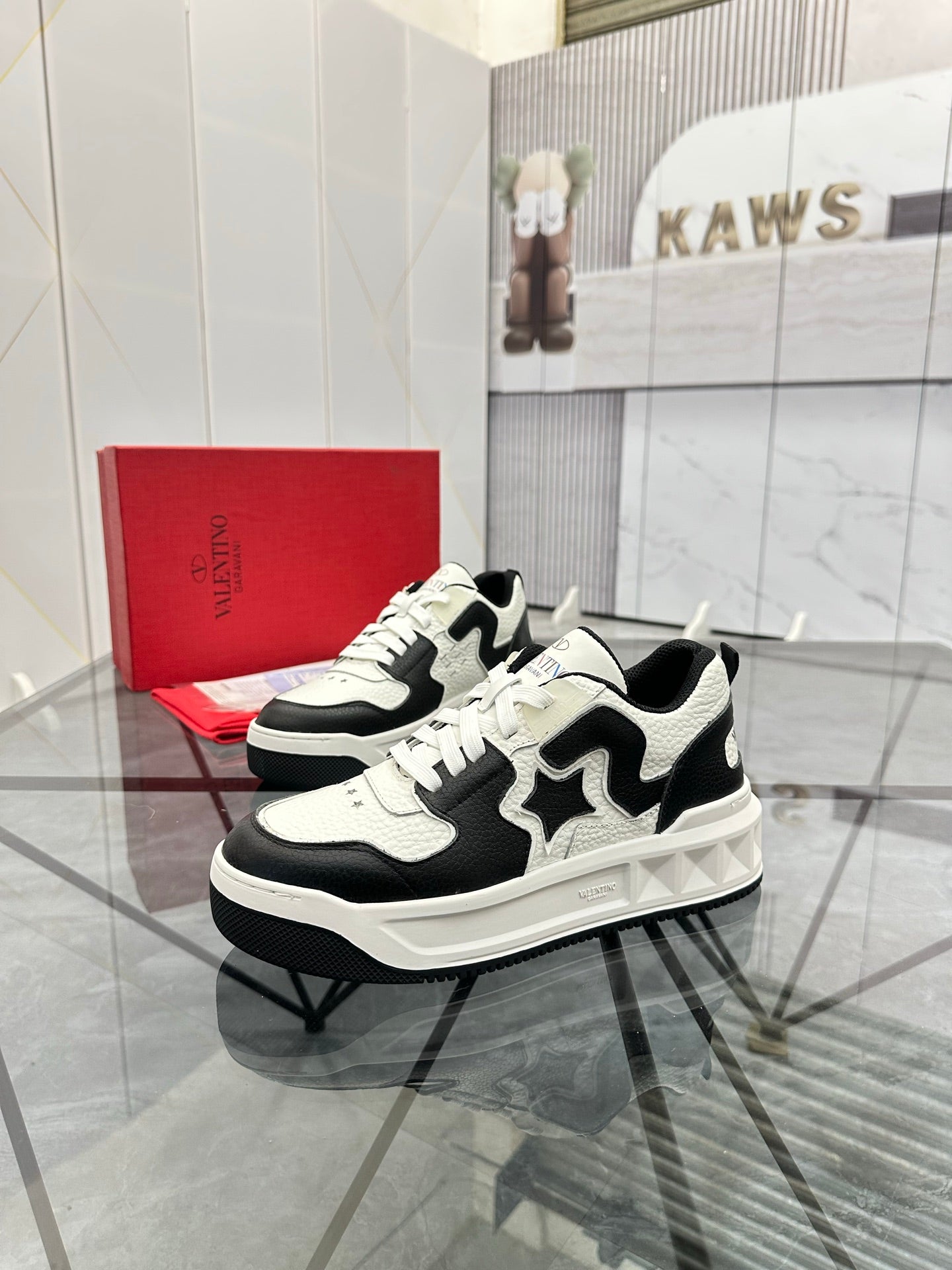 LuxluxHouse Best Quality Shoes Valentino