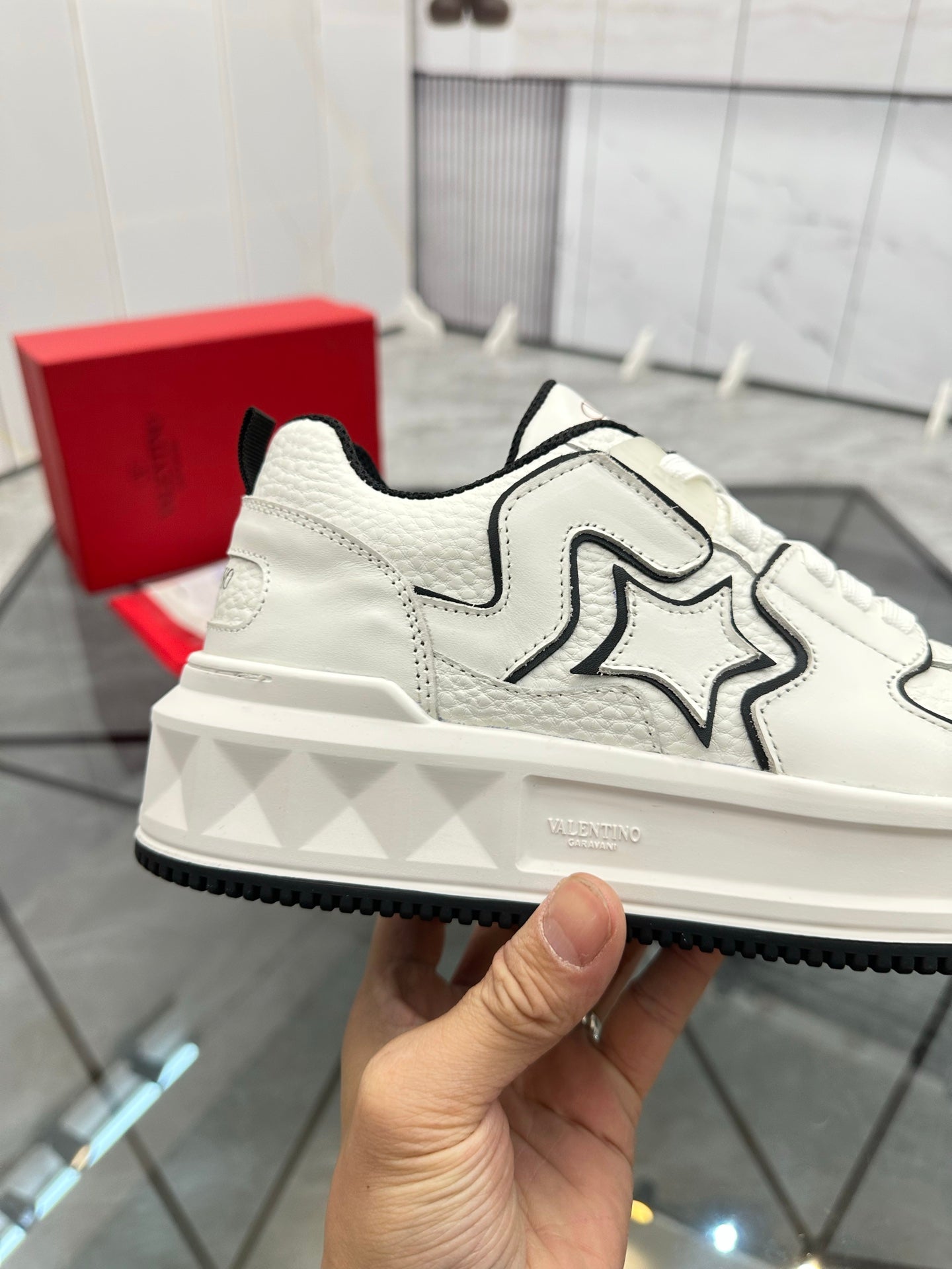 LuxluxHouse Best Quality Shoes Valentino