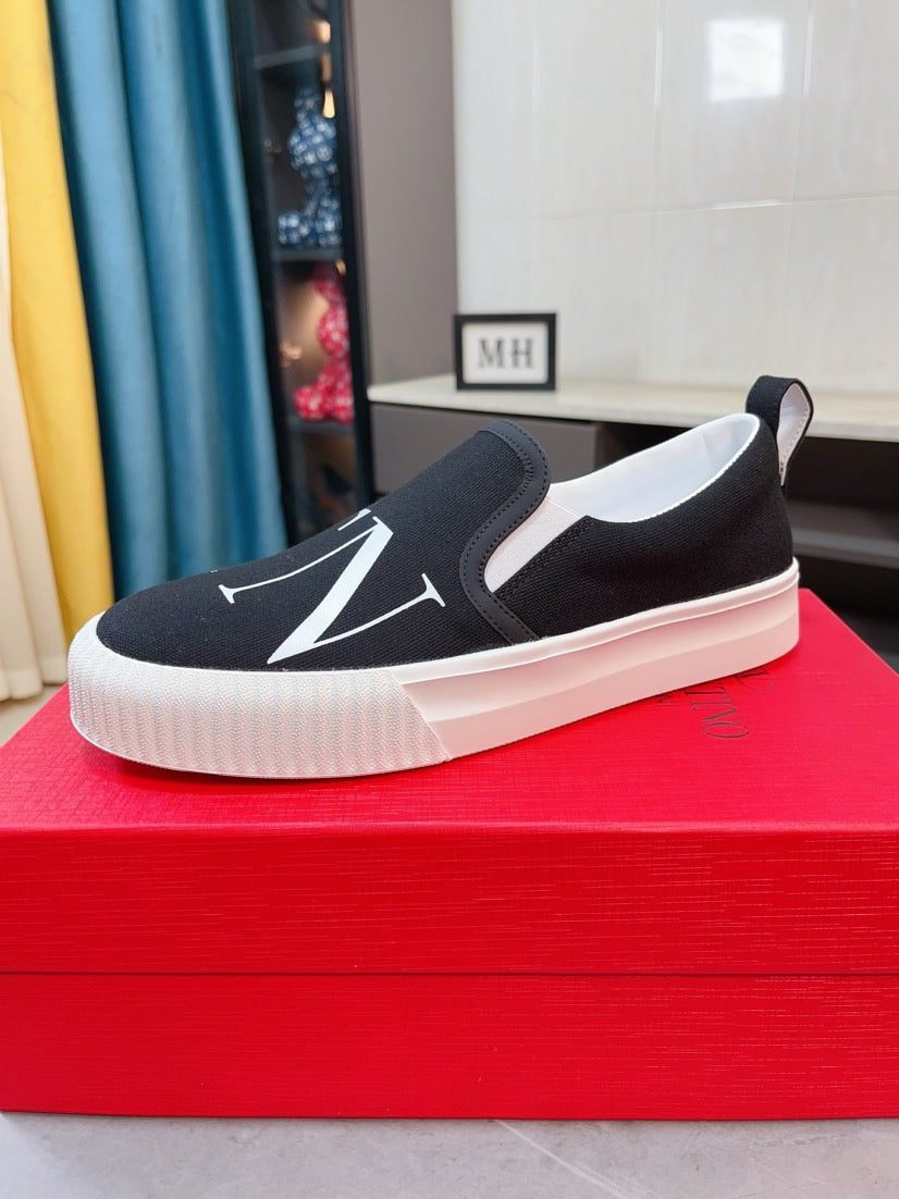 LuxluxHouse Best Quality Shoes Valentino