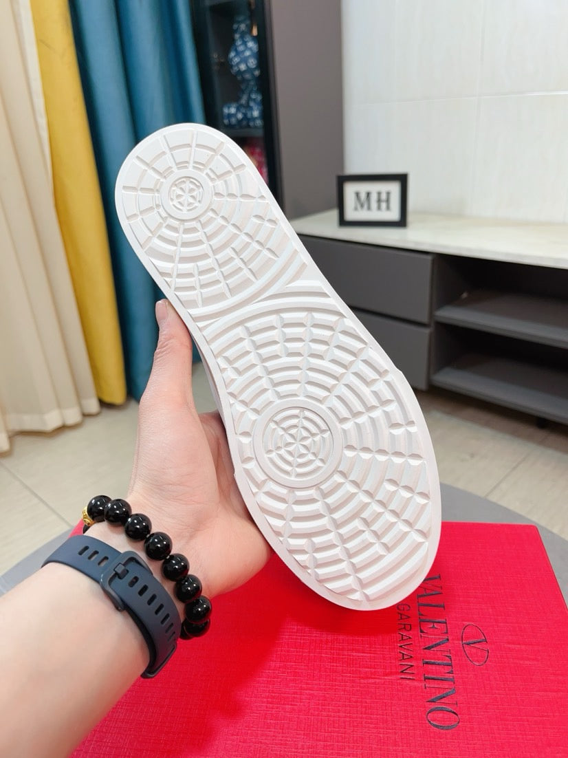 LuxluxHouse Best Quality Shoes Valentino