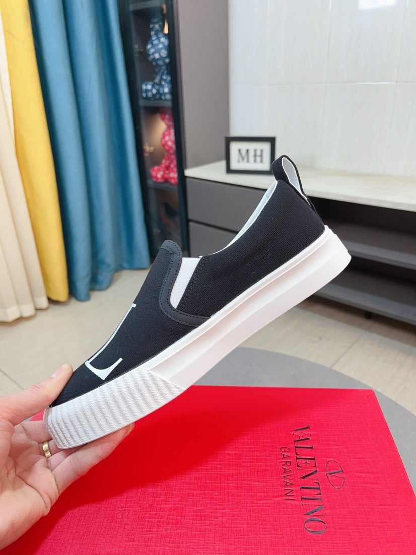 LuxluxHouse Best Quality Shoes Valentino