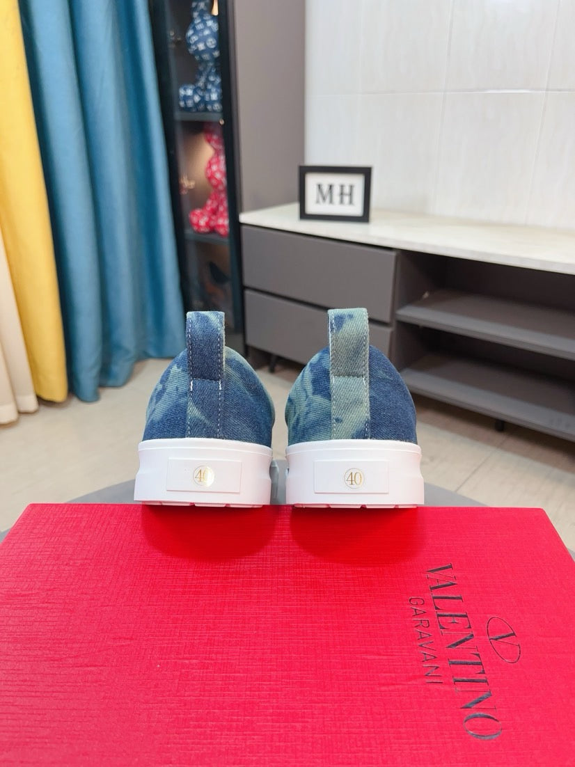 LuxluxHouse Best Quality Shoes Valentino