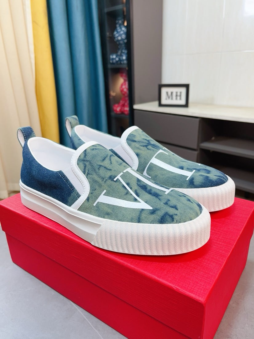 LuxluxHouse Best Quality Shoes Valentino