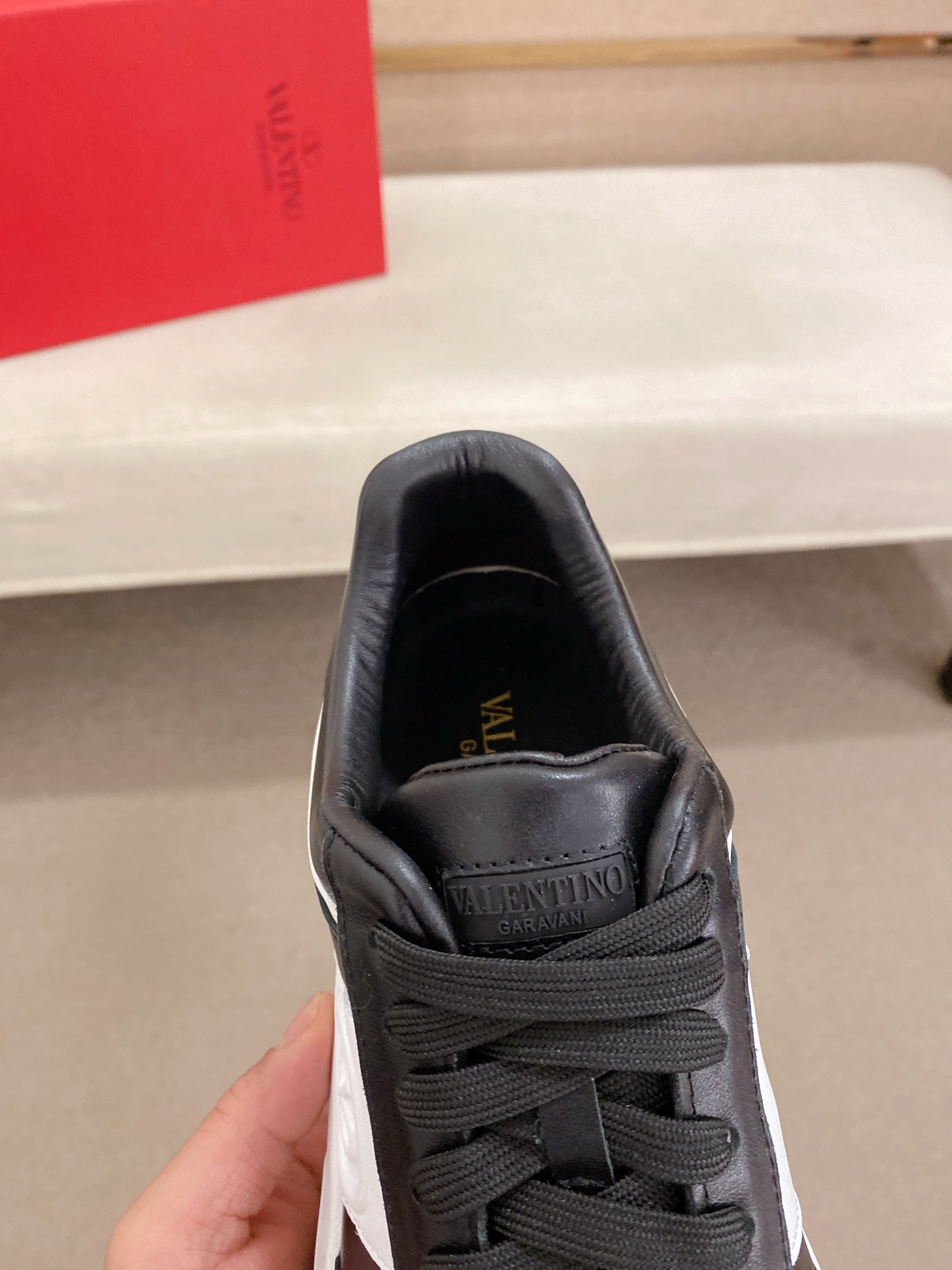 LuxluxHouse Best Quality Shoes Valentino
