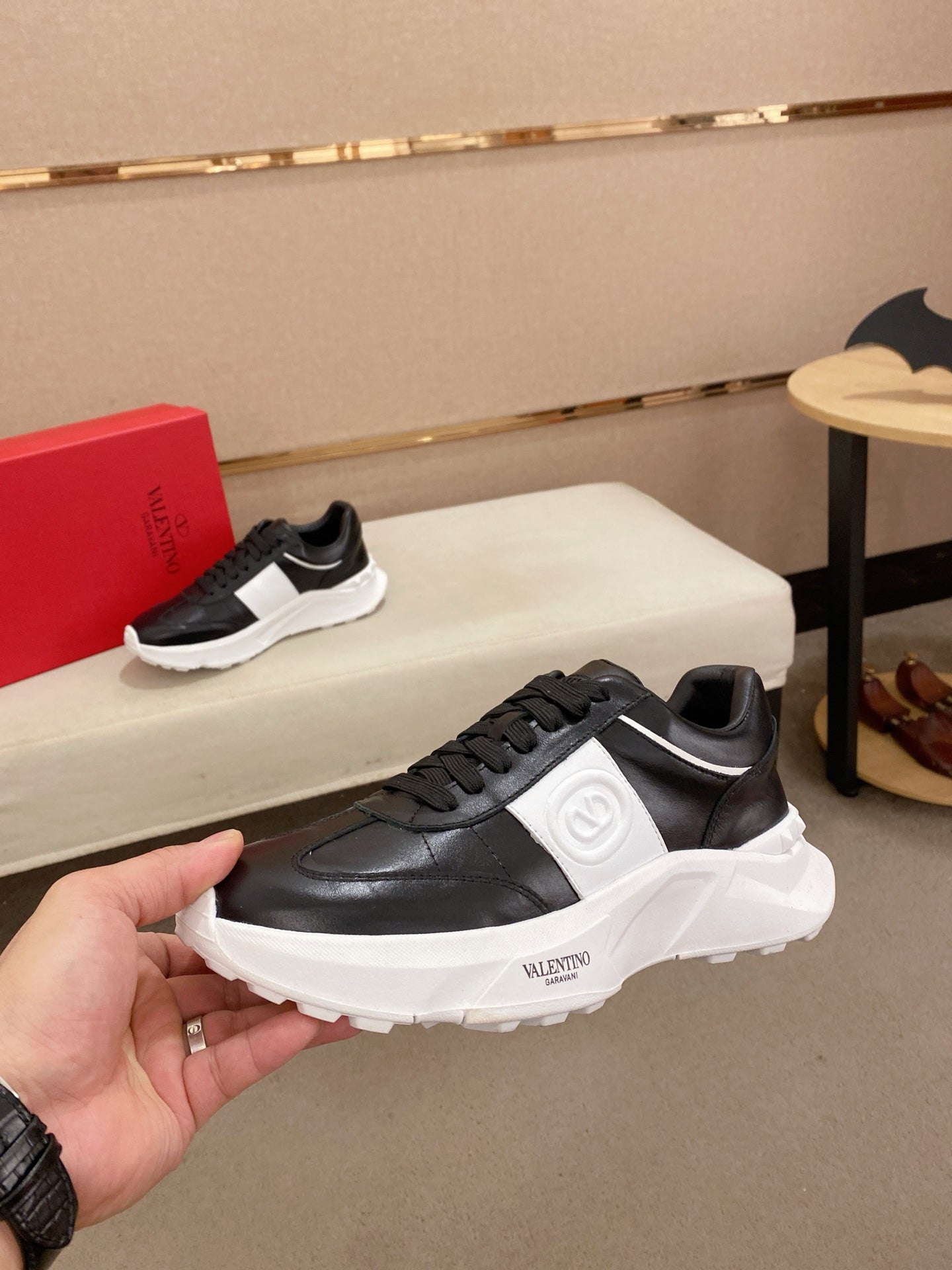 LuxluxHouse Best Quality Shoes Valentino