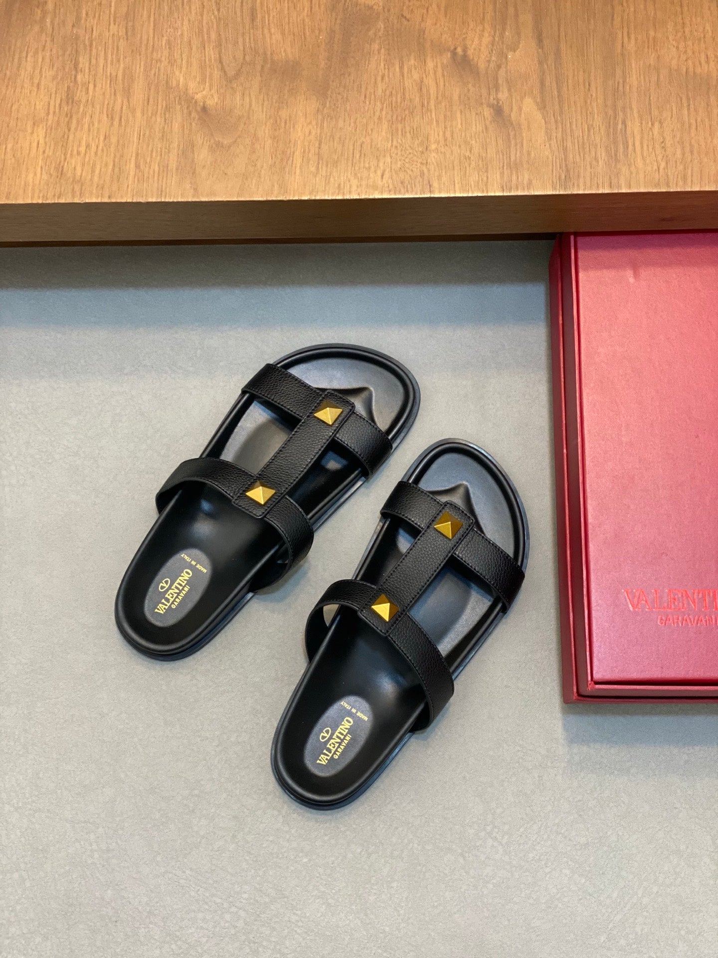 LuxluxHouse Best Quality Sandals Valentino